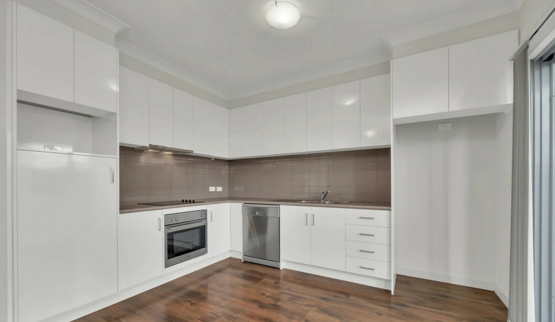 2/2 Emily Street — photo 2 of 9