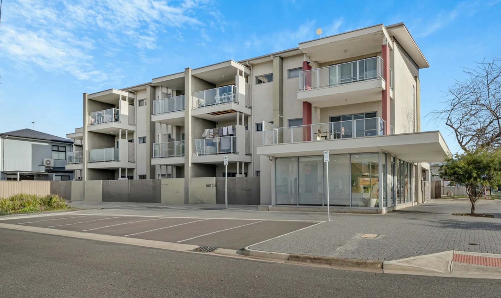2/2 Emily Street — photo 9 of 9