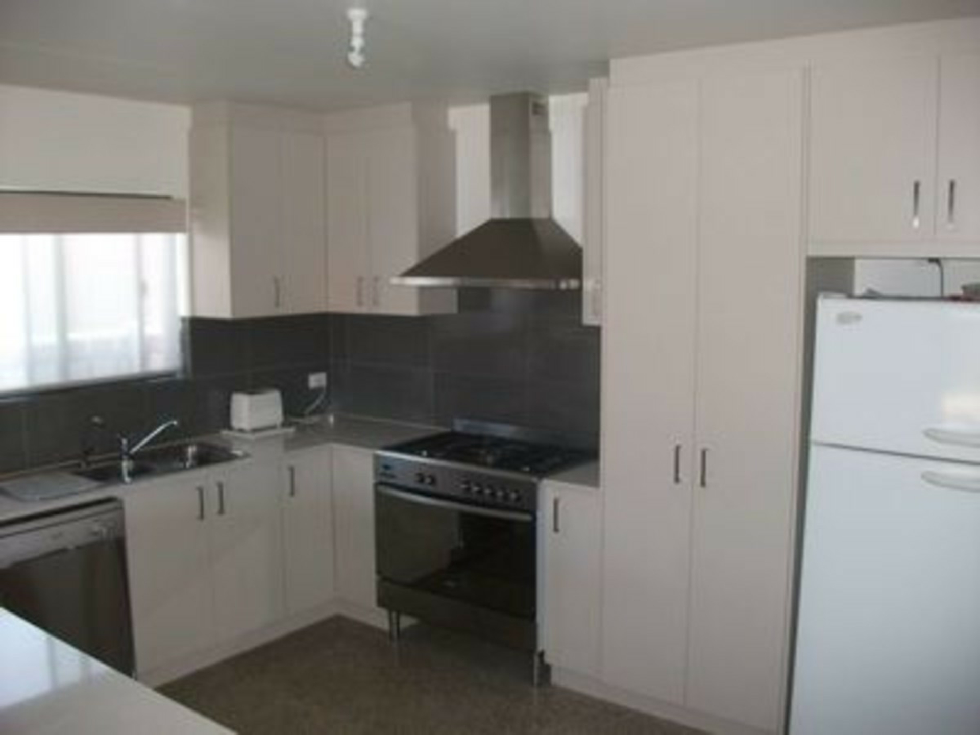 62A/Room 3 Addison Road — photo 3 of 10