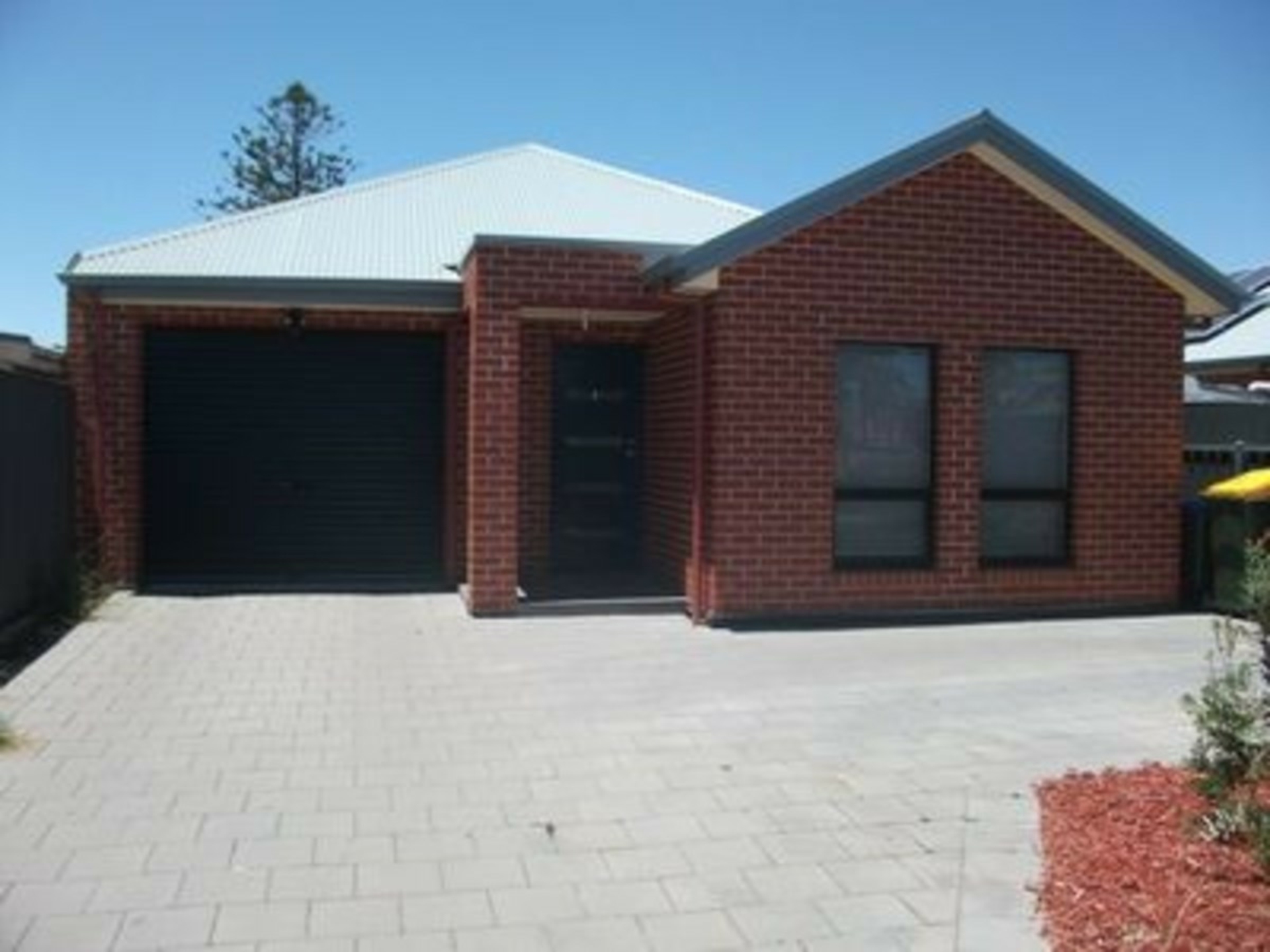62A/Room 3 Addison Road — photo 10 of 10