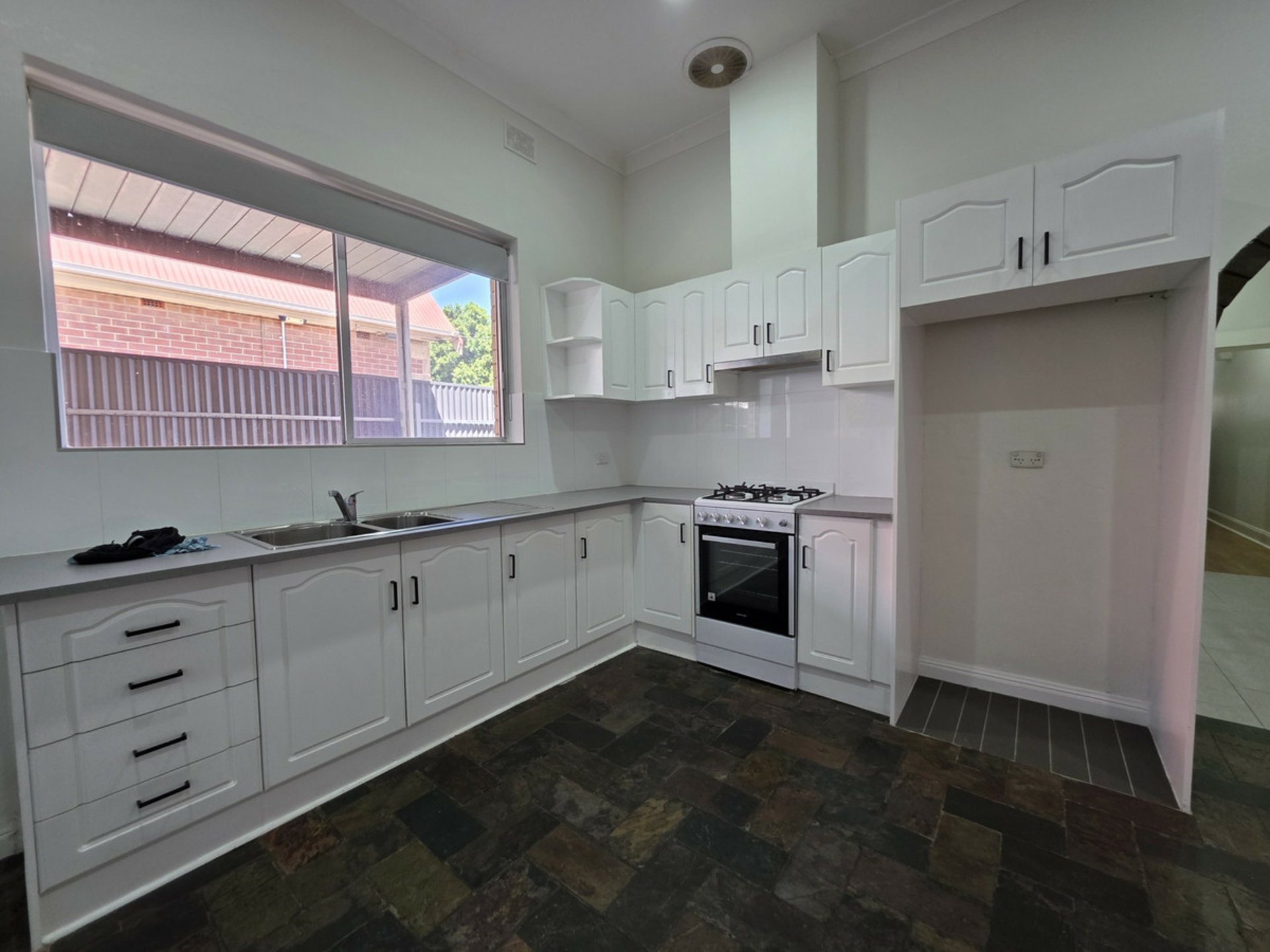 500 Torrens Road — photo 2 of 10