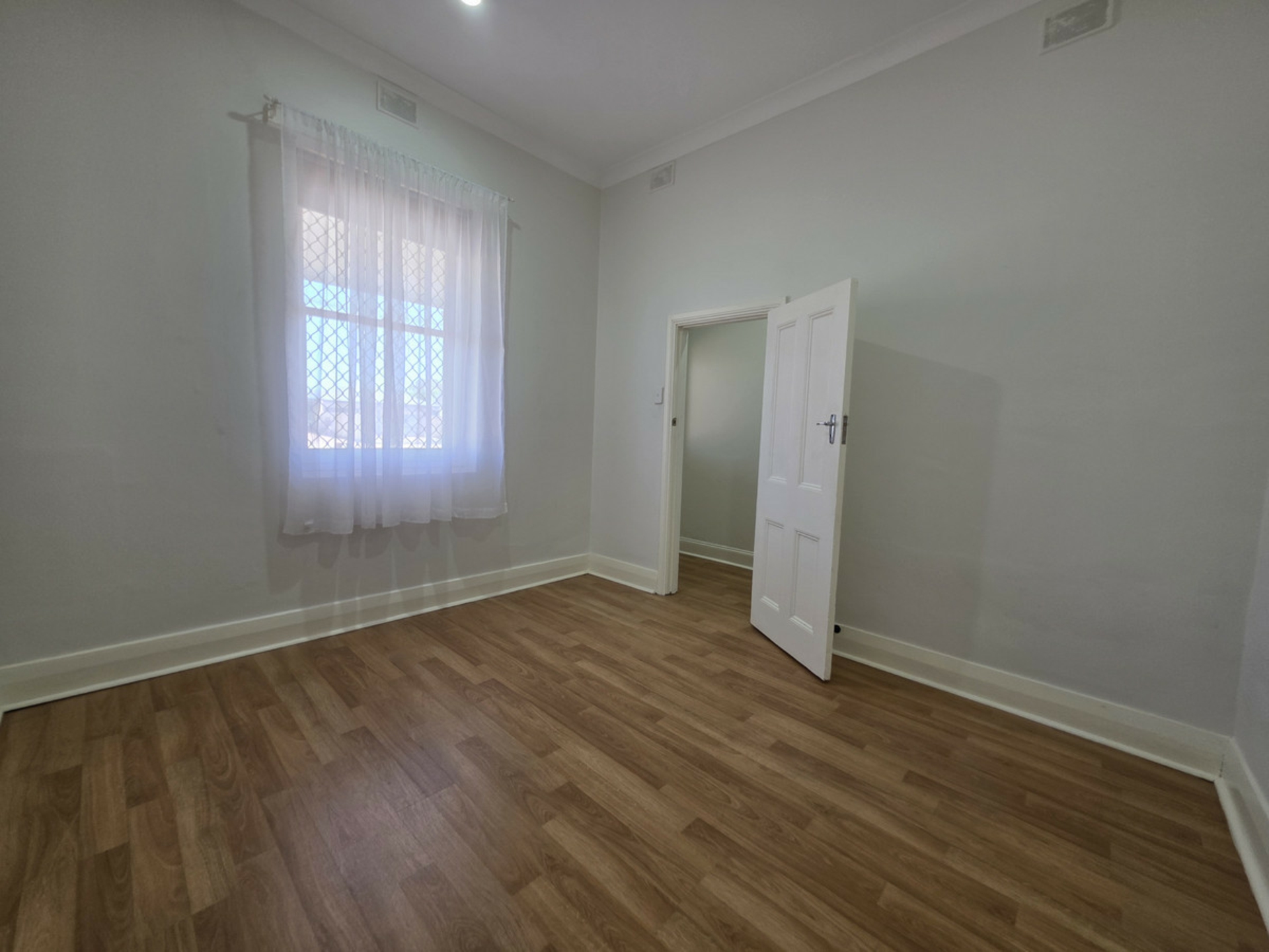500 Torrens Road — photo 4 of 10