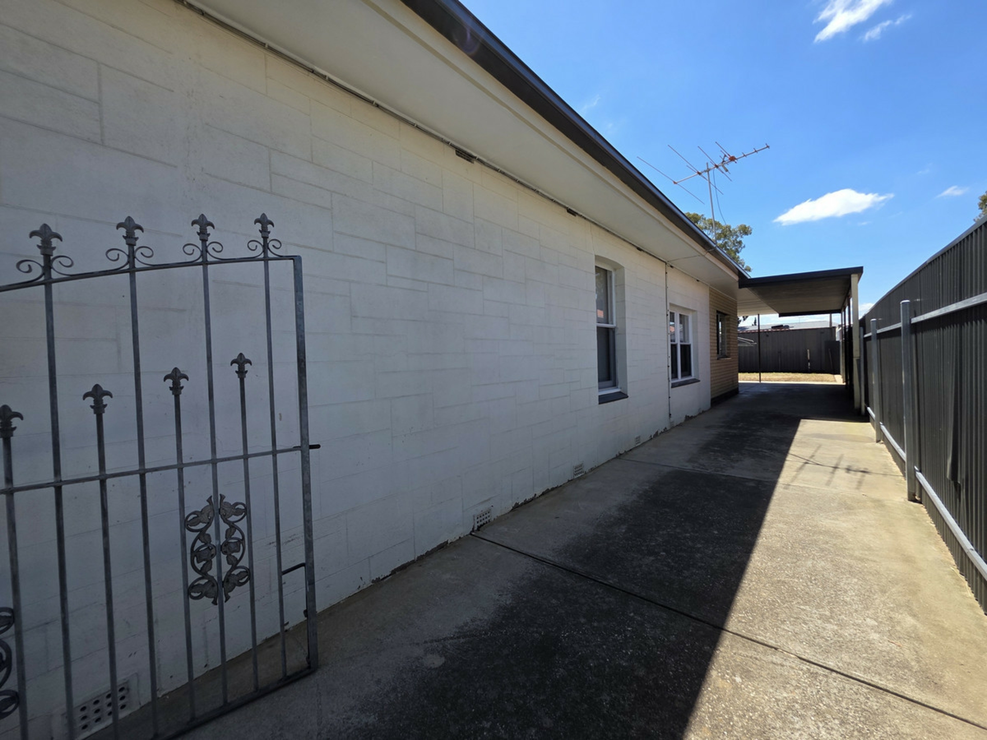 500 Torrens Road — photo 8 of 10