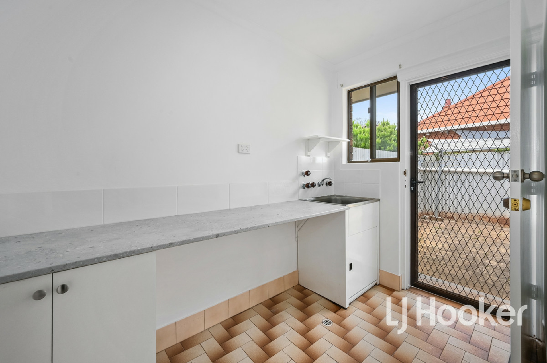 1/89 Osbourne Avenue — photo 10 of 12