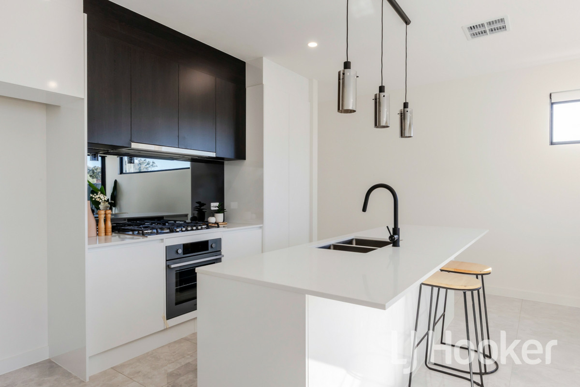 1/63 Millicent Street — photo 6 of 22