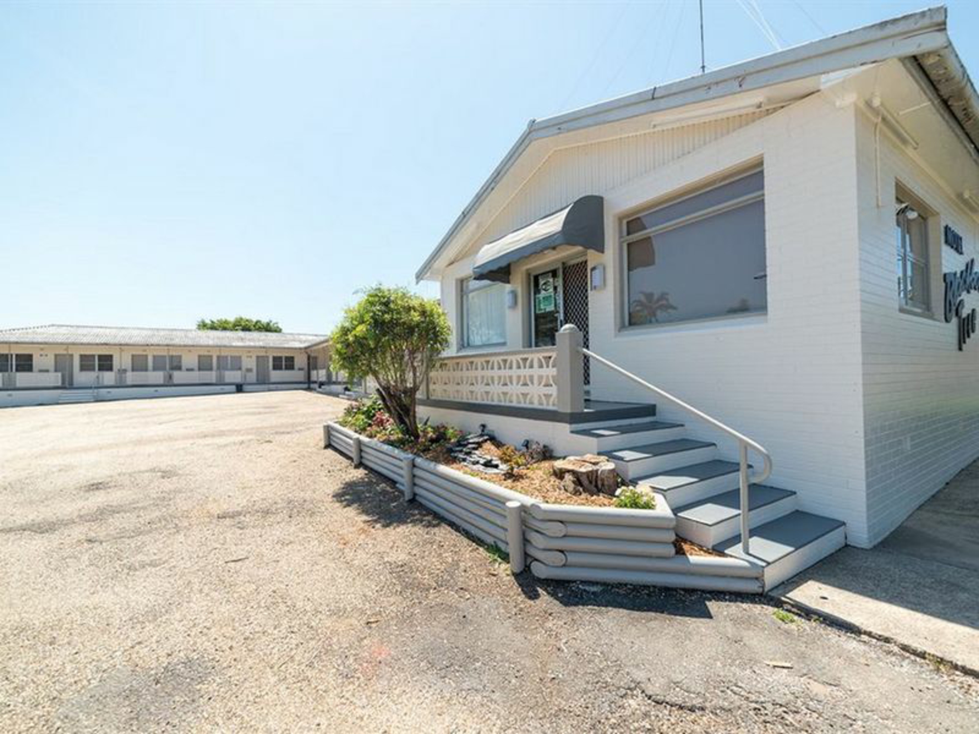 55 Chatham Avenue "Blackboy Tree Motel" Taree NSW Unit for Rent LJ