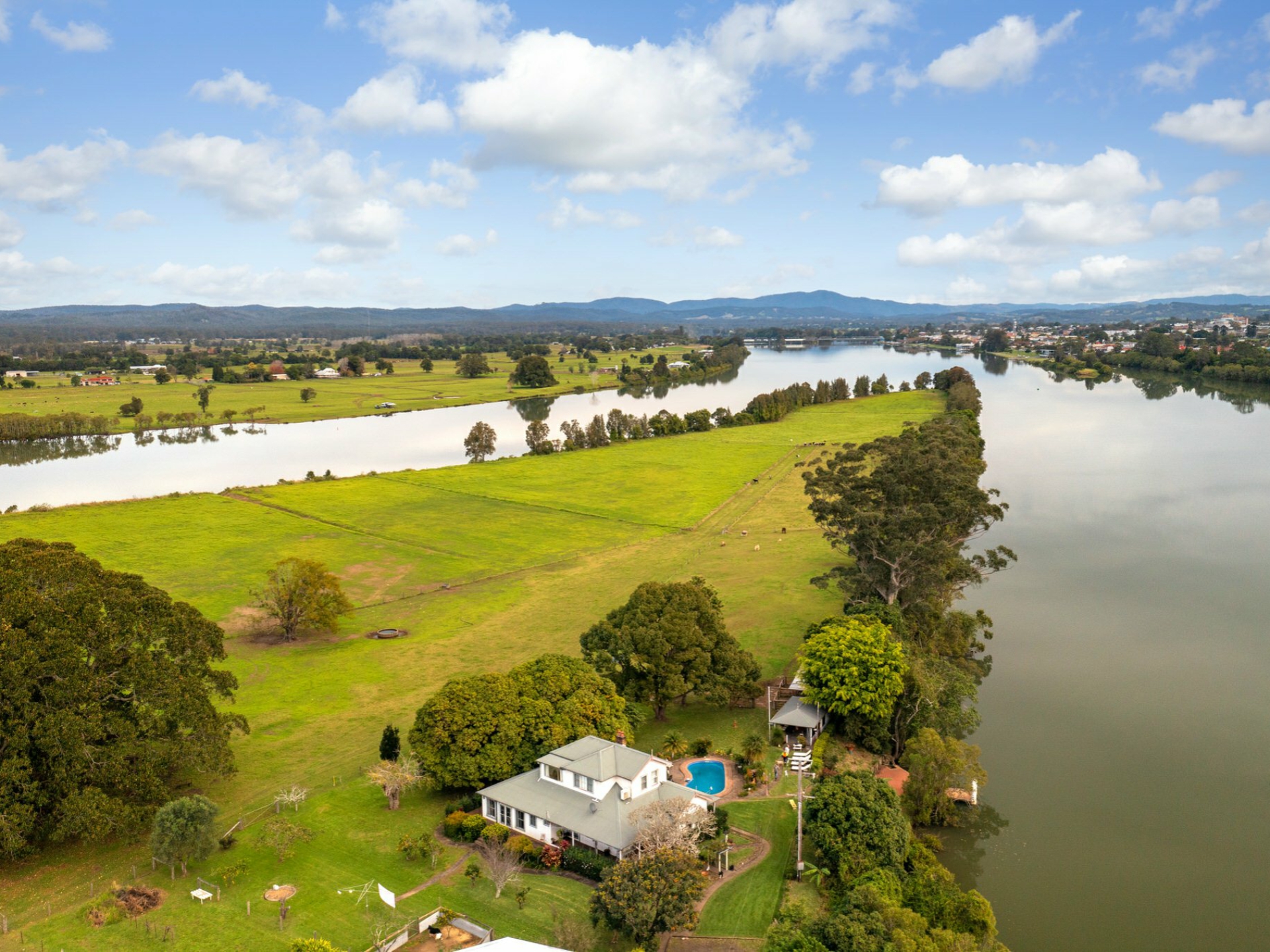 Dumaresq Island, 2430