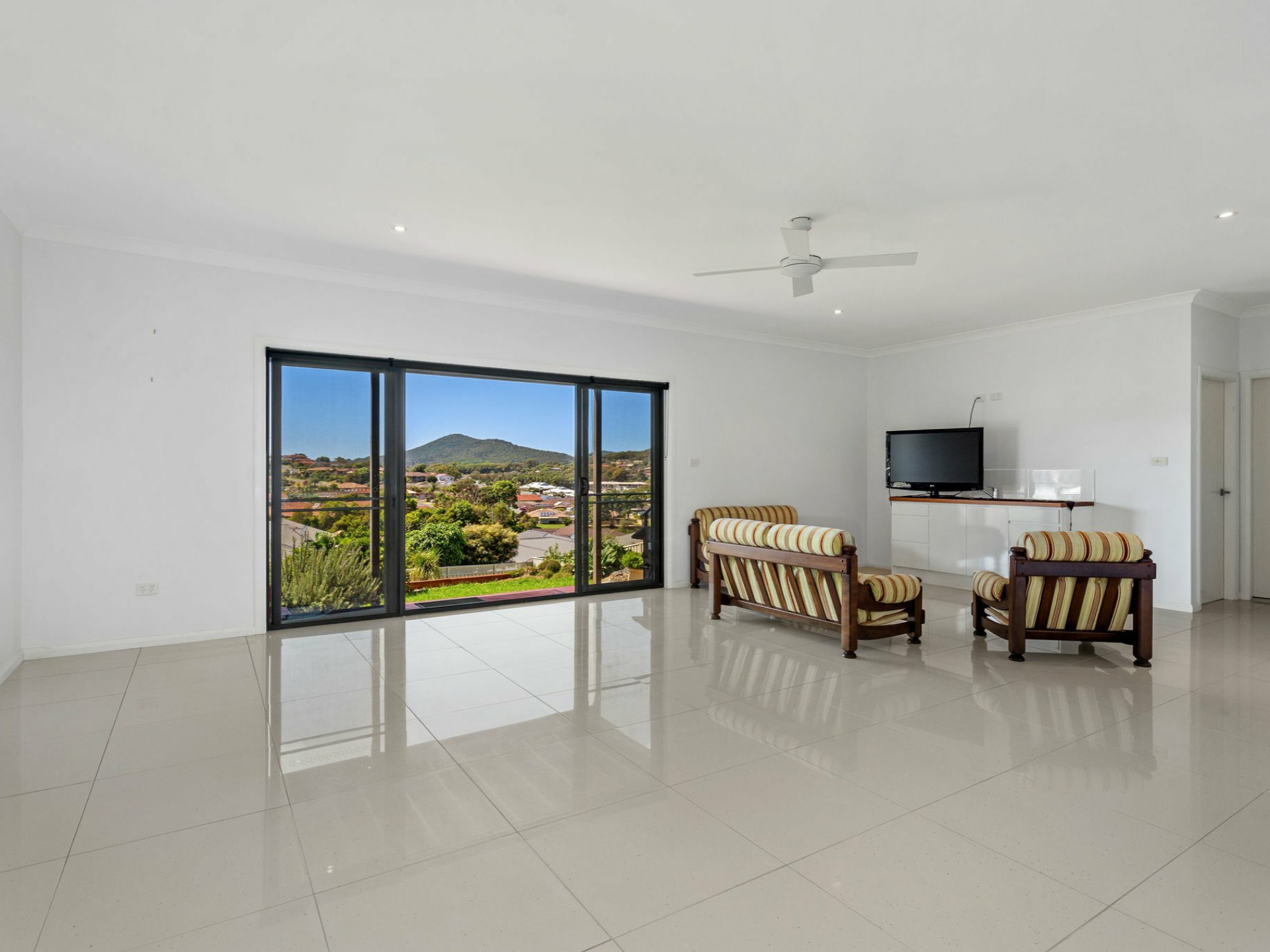 12 Manara Crescent, FORSTER