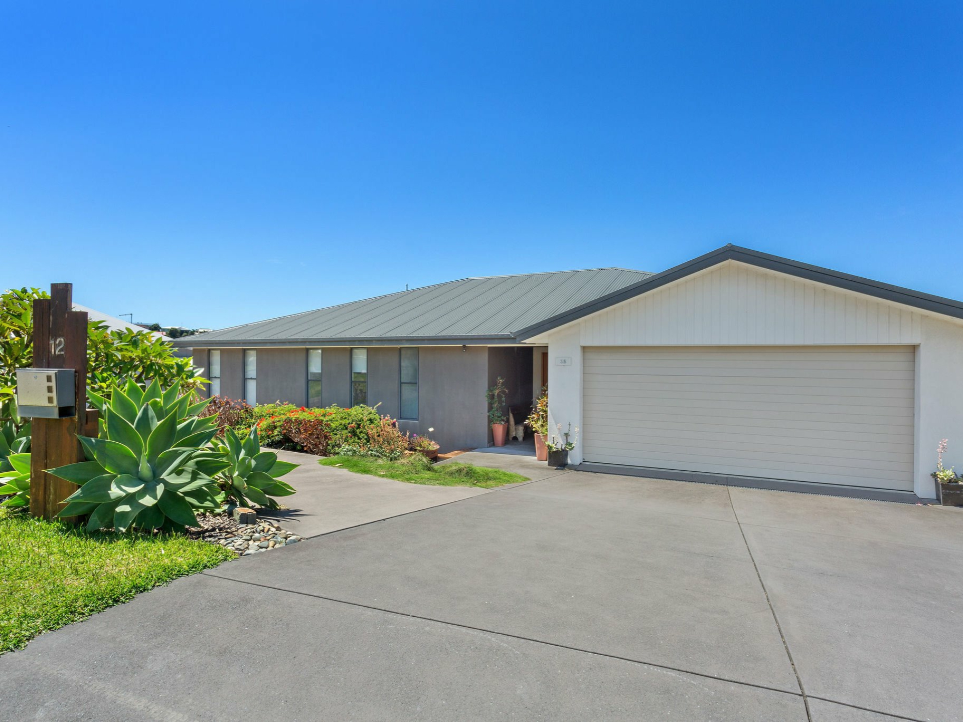 12 Manara Crescent, FORSTER