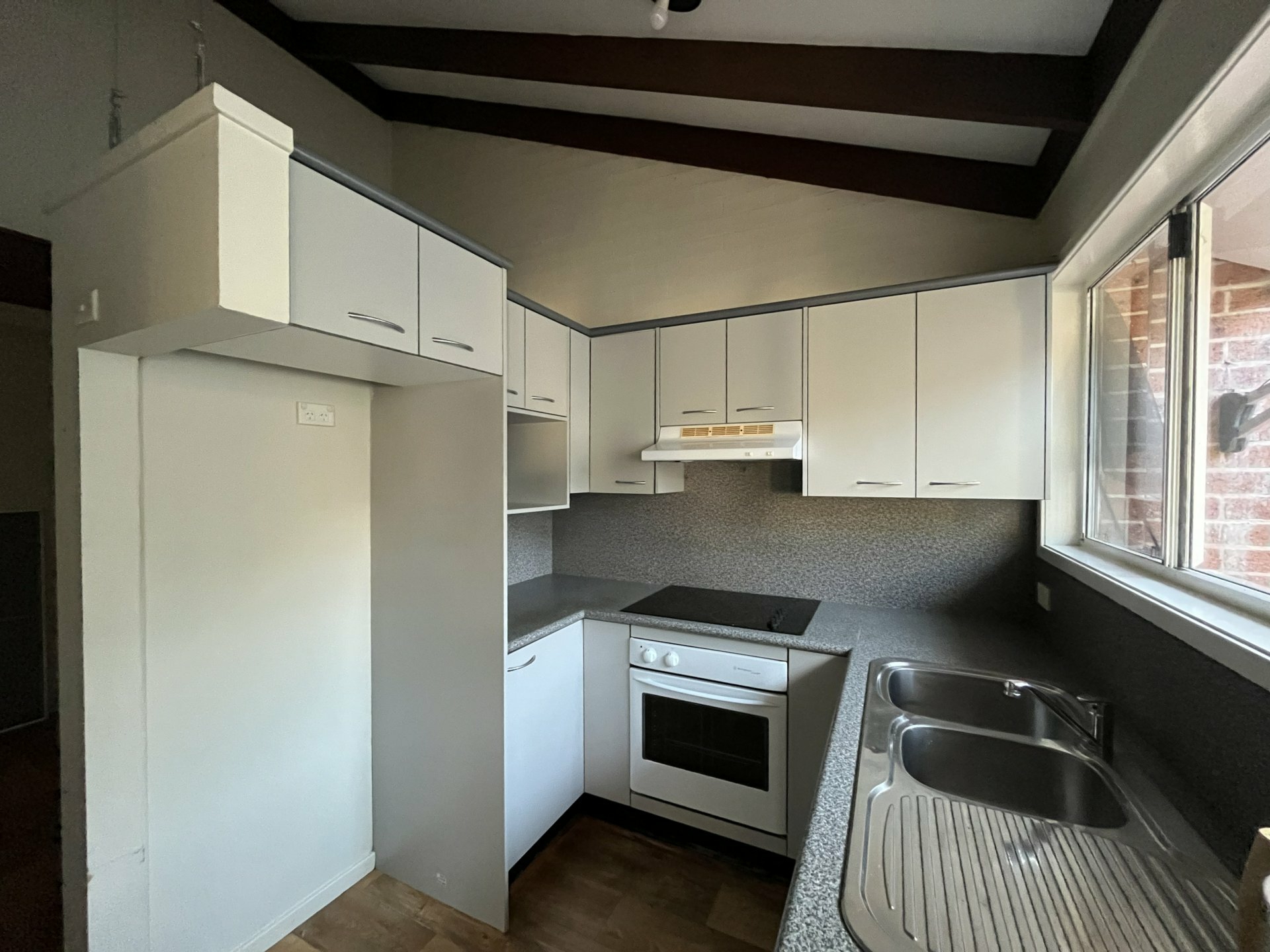 Unit 2/98 Macintosh Street — photo from LJ Hooker Taree