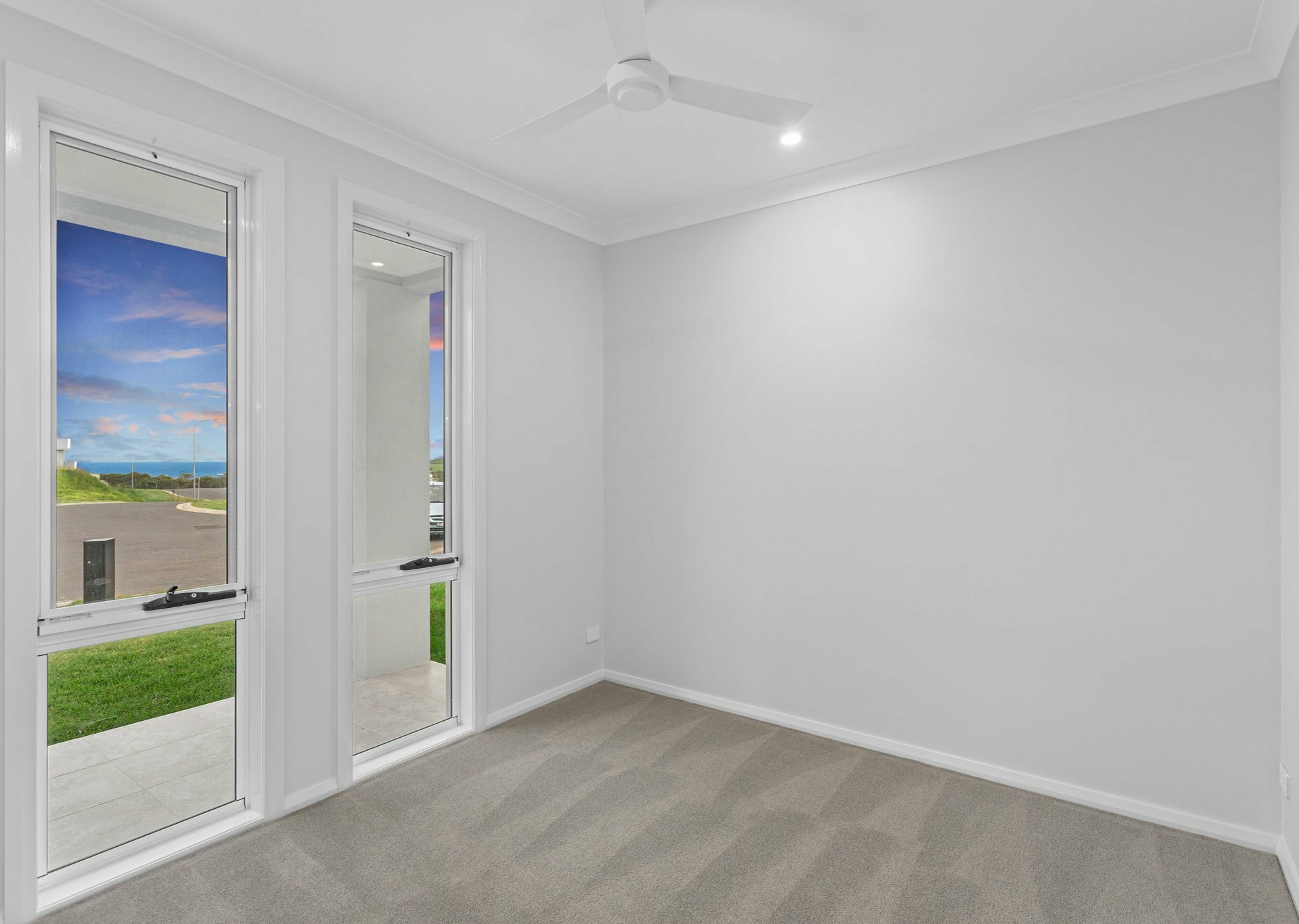 8 Lace Court, DIAMOND BEACH
