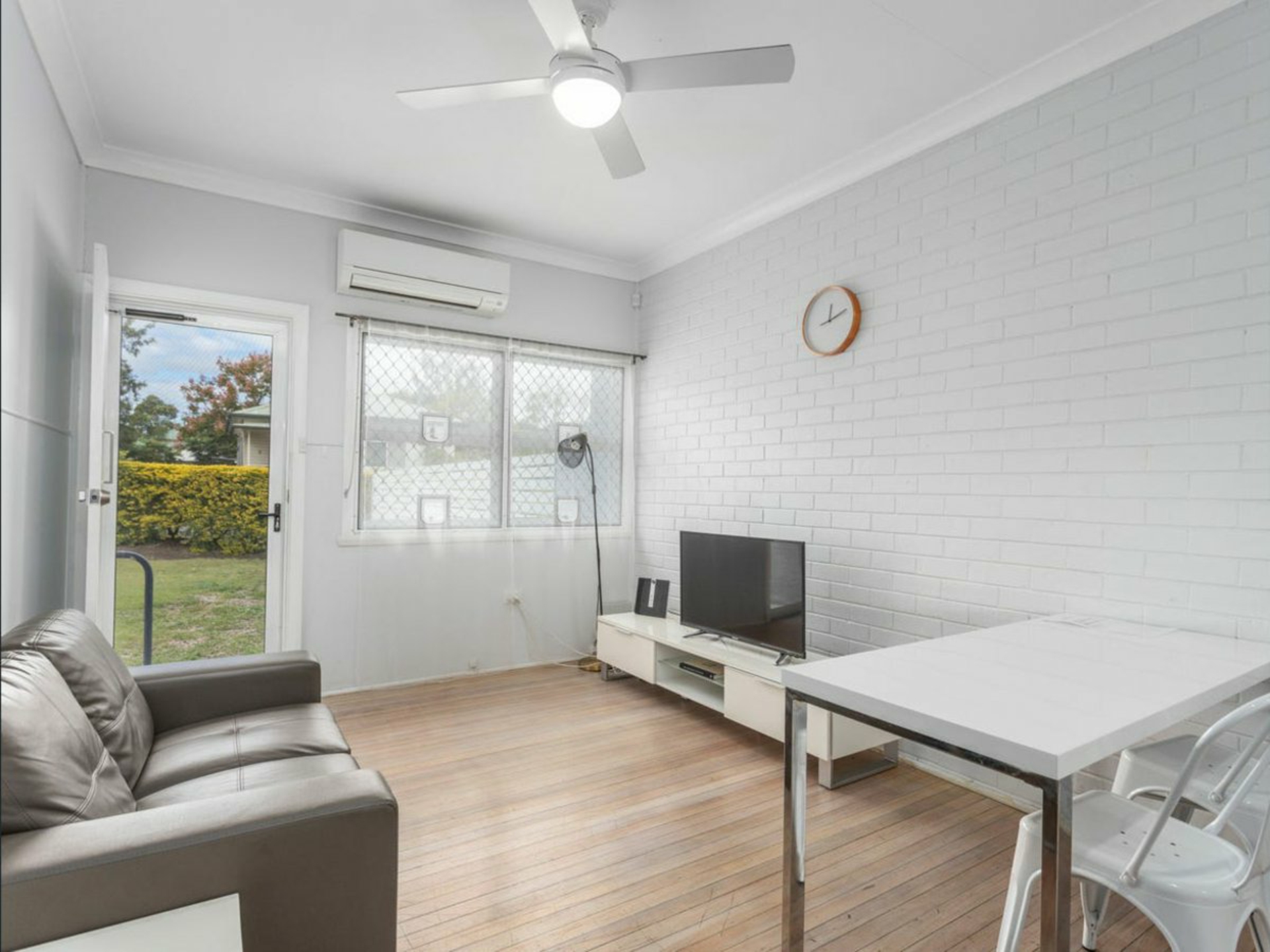 2/1 Commerce Lane — photo 4 of 5