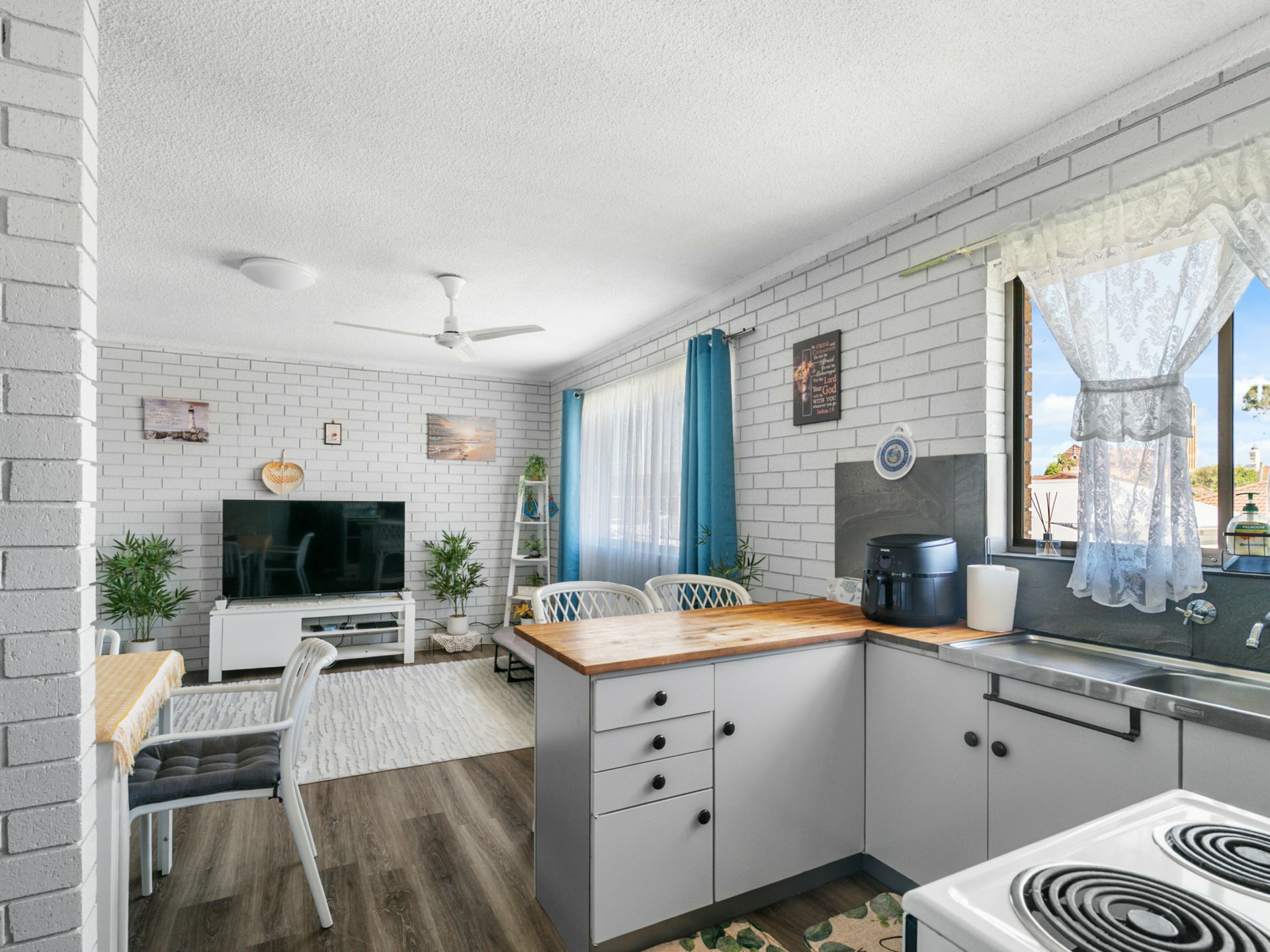 Unit 6/251 Victoria Street — photo from LJ Hooker Taree
