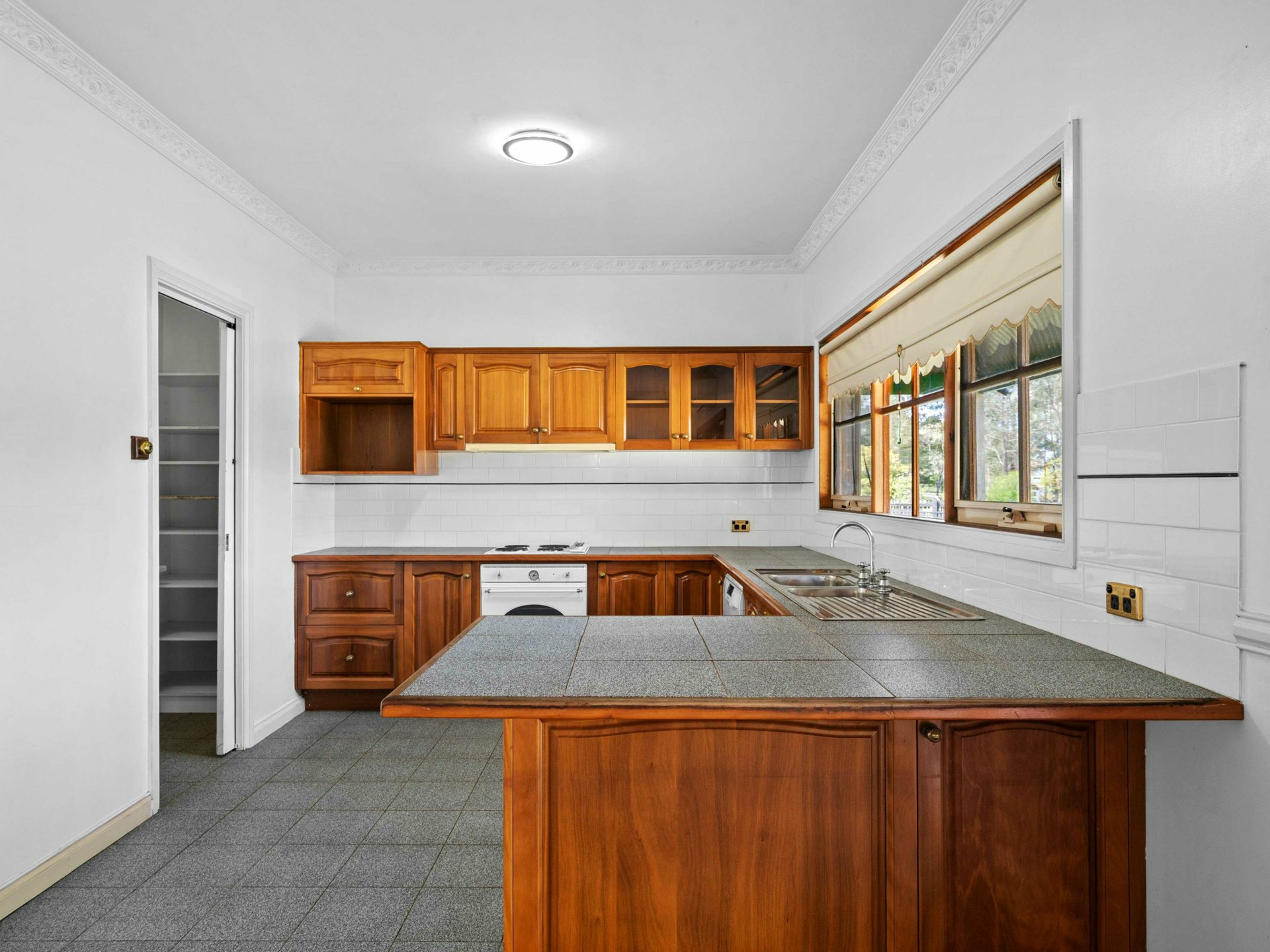 10 Premier Drive — photo 7 of 30