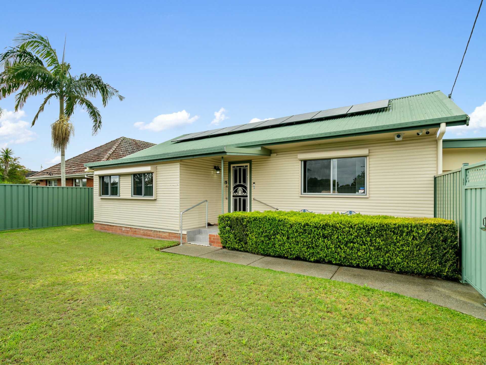 15 Kanangra Drive — photo 2 of 28