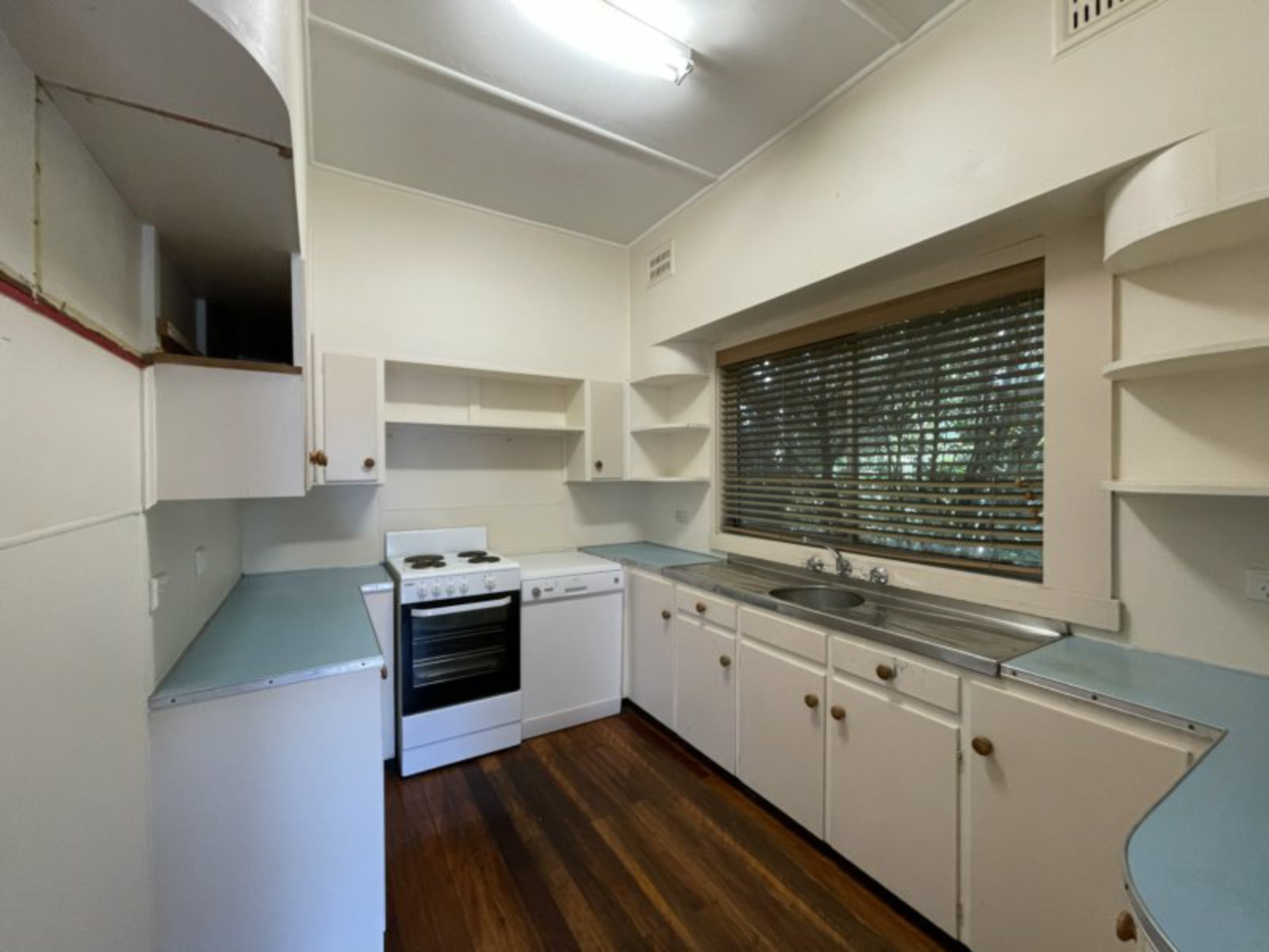 28 Hinten Crescent — photo 3 of 7
