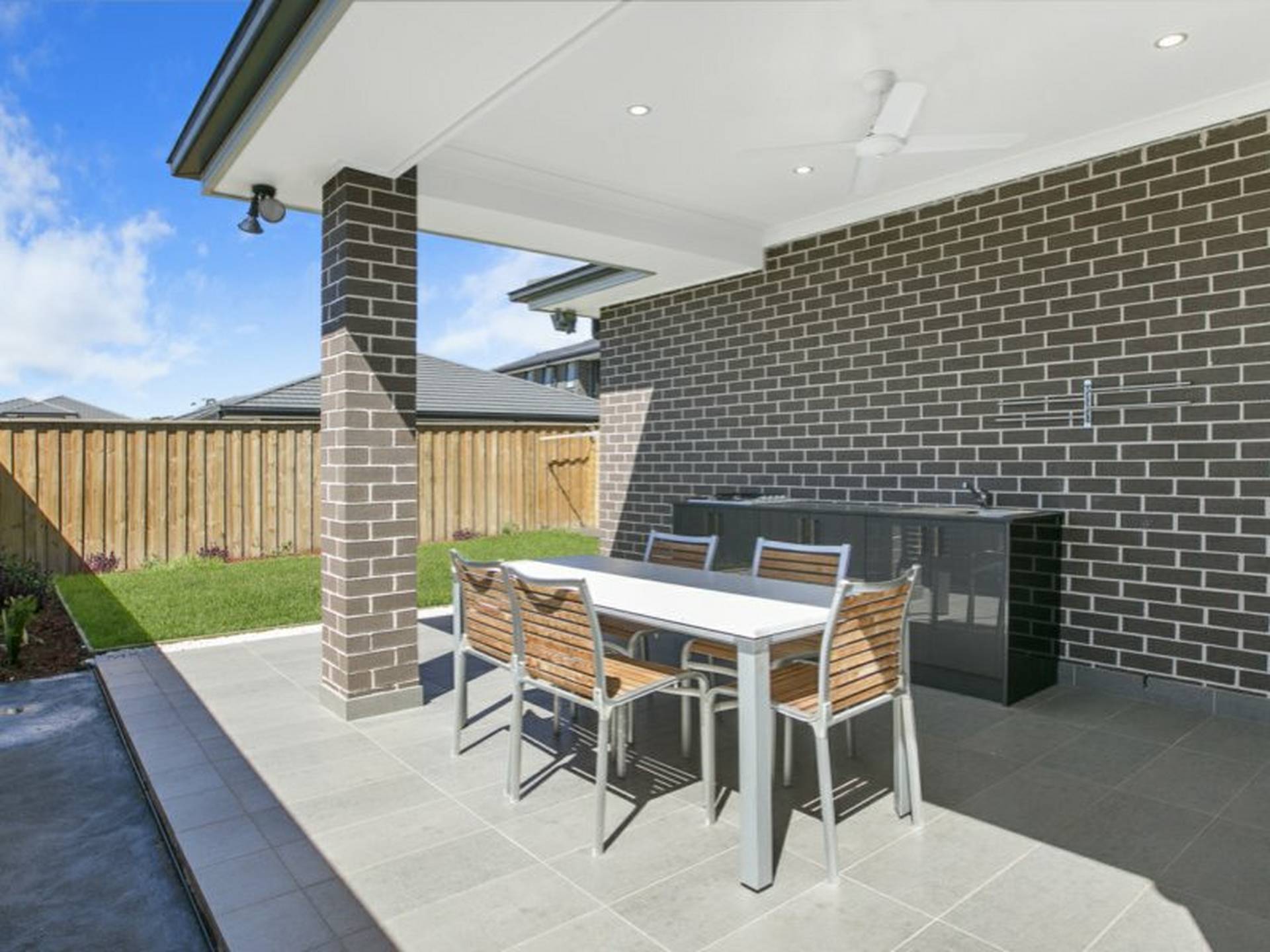 8 Hester Avenue, CLAYMORE