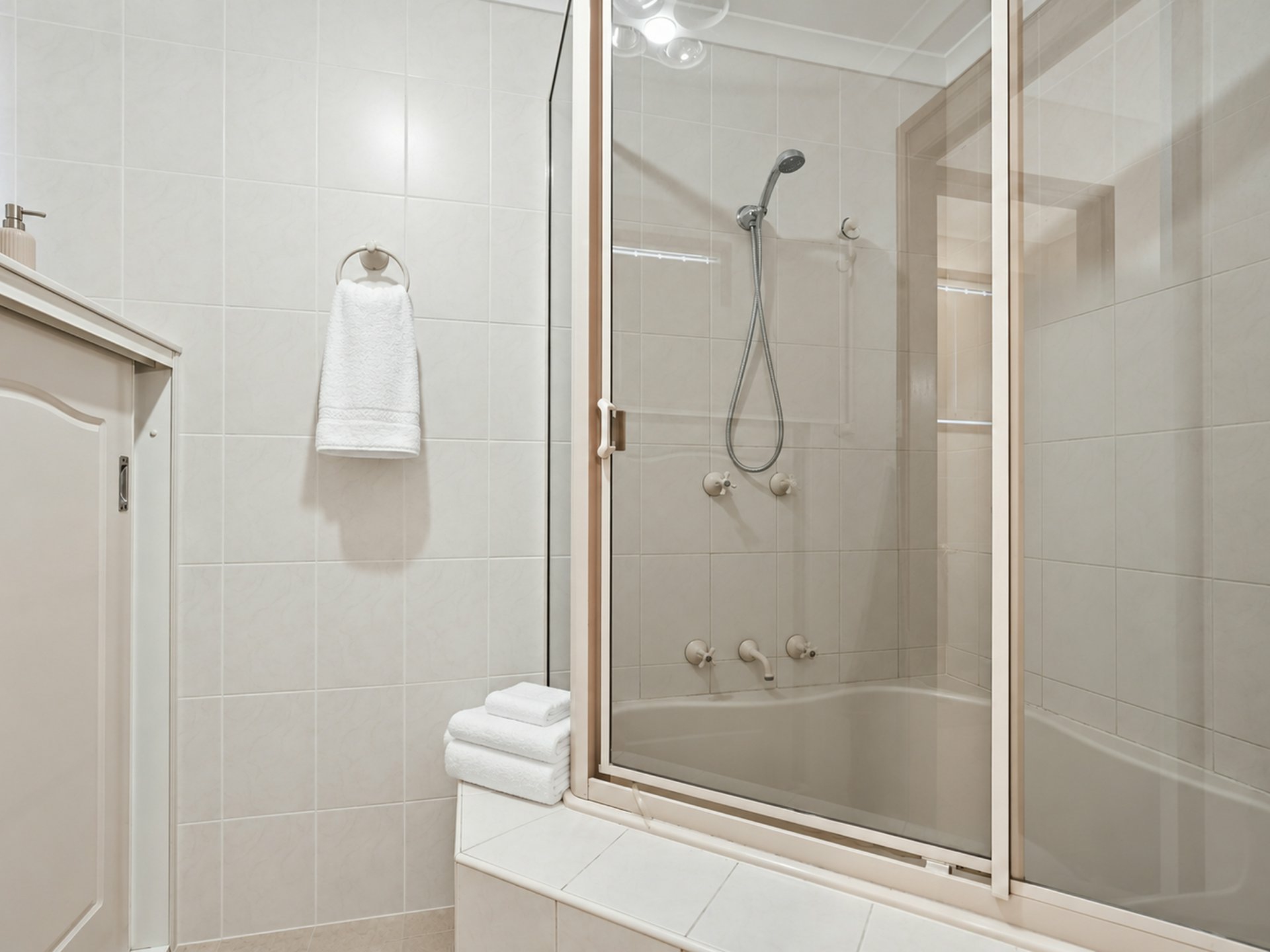 15 Sopwith Avenue — photo 11 of 17