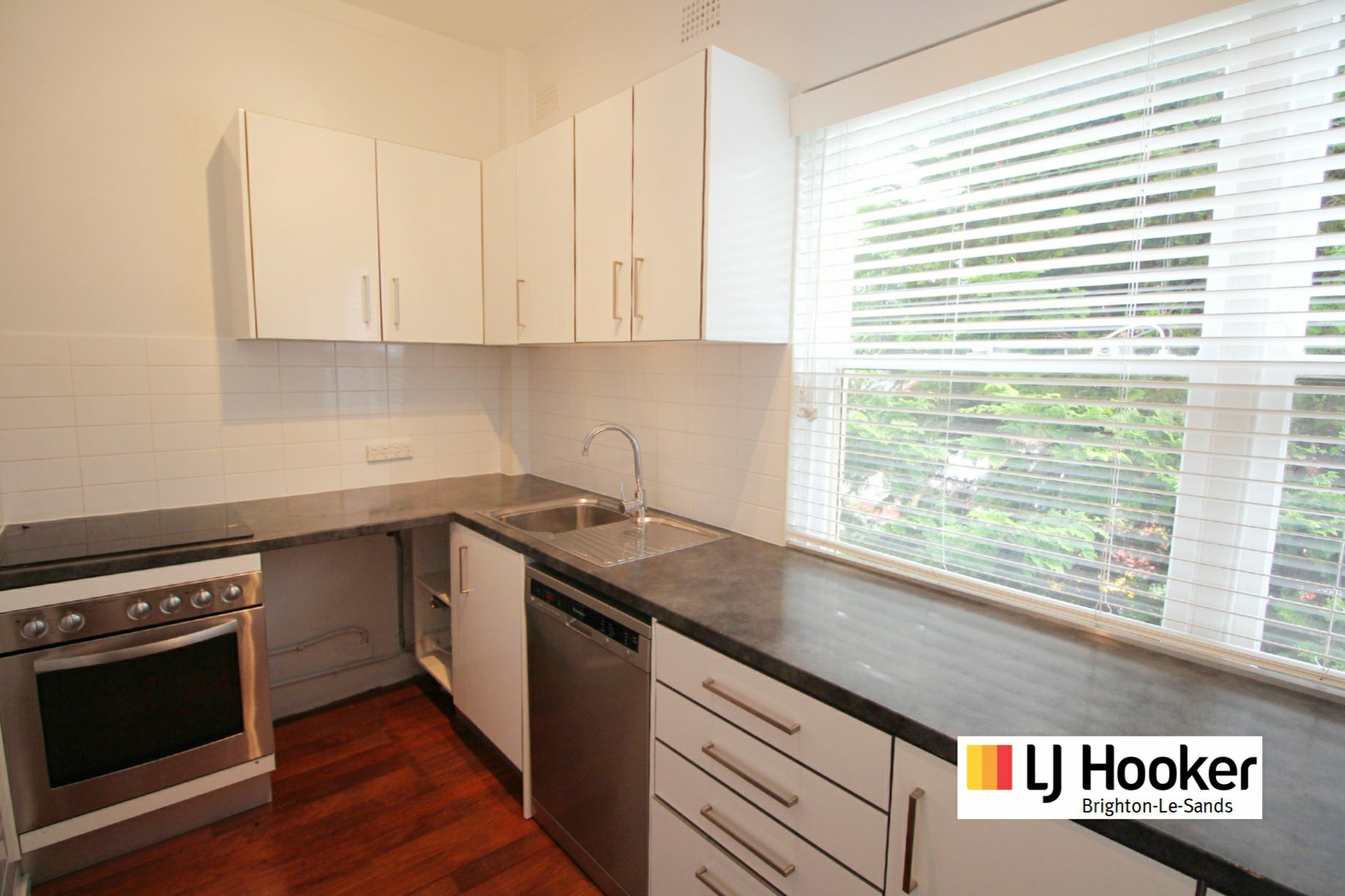 6/180 Russell Avenue, DOLLS POINT