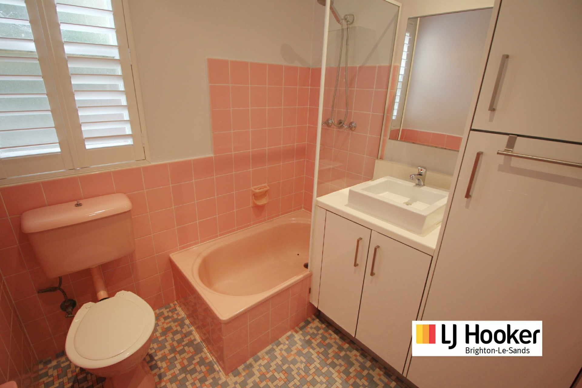 6/180 Russell Avenue, DOLLS POINT