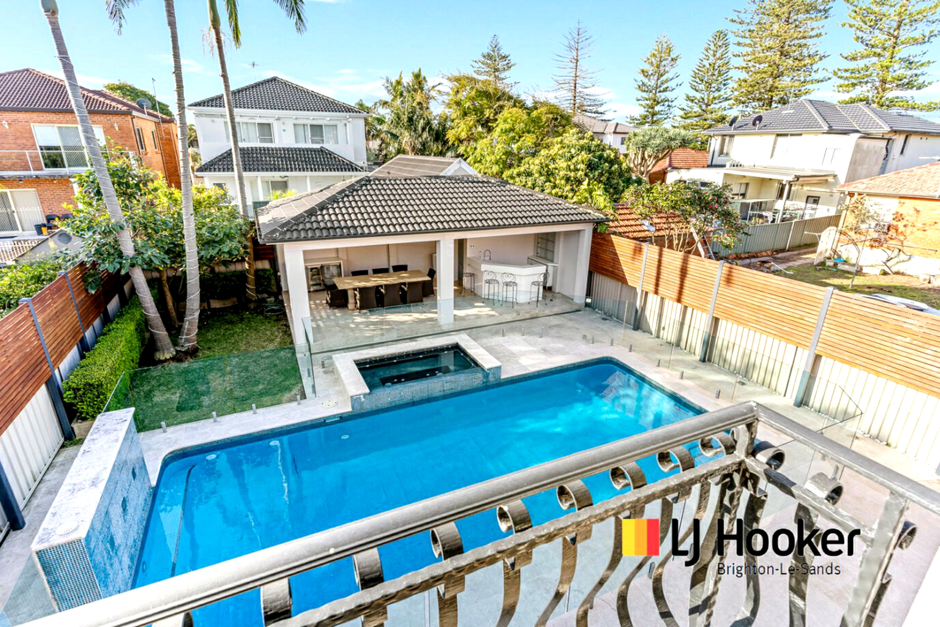 1 Hollywood Street, MONTEREY