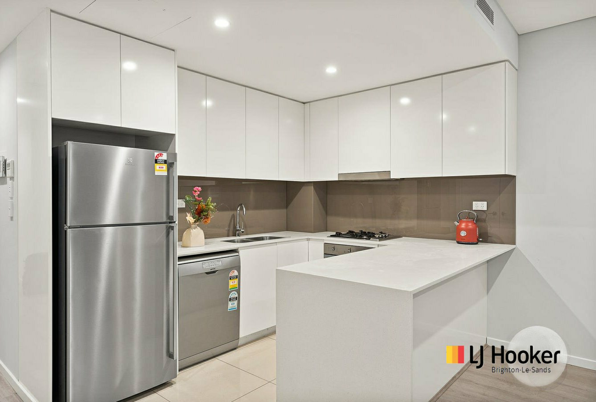 302/9-11 Arncliffe Street — photo from LJ Hooker Brighton-Le-Sands