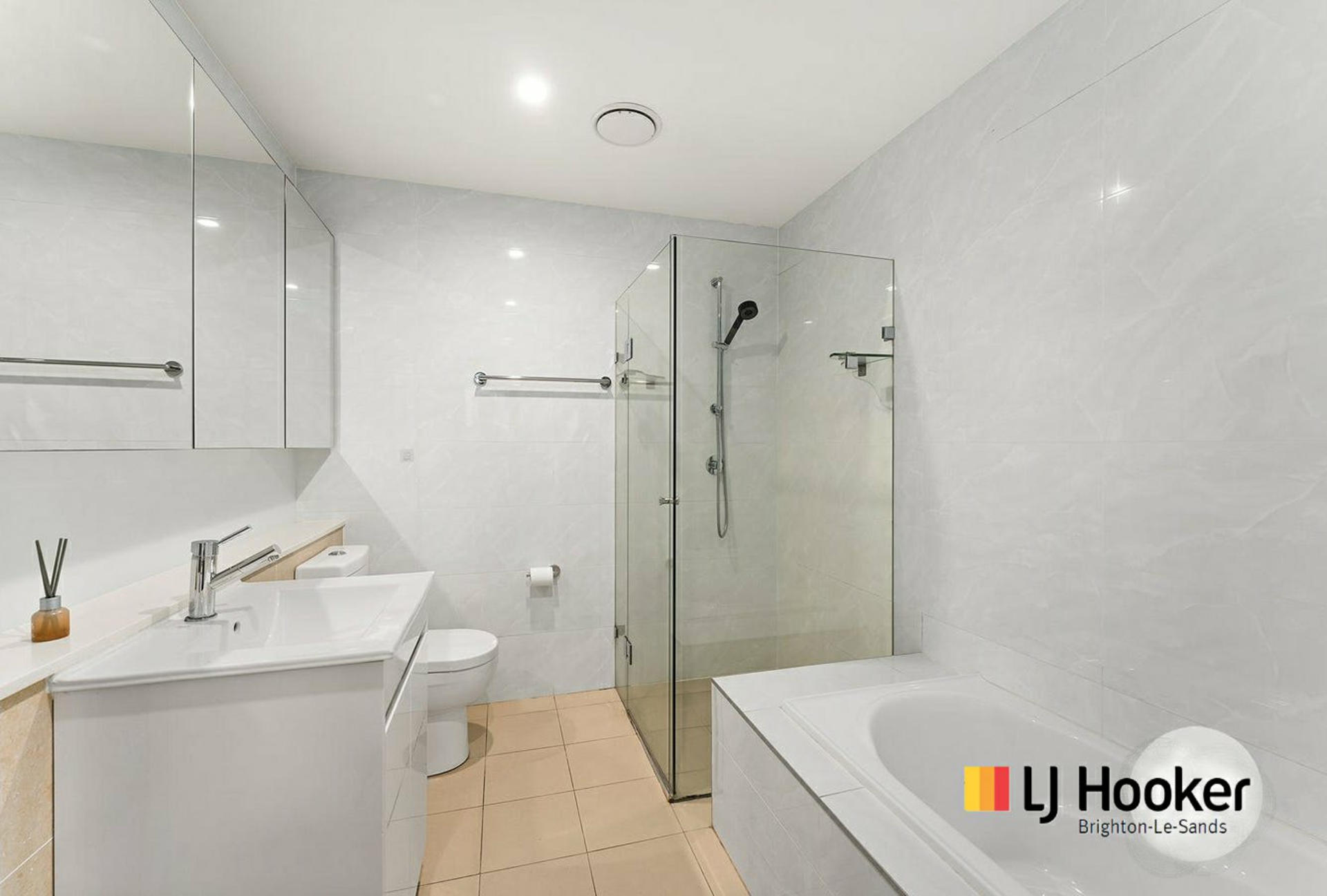 302/9-11 Arncliffe Street — photo 4 of 9