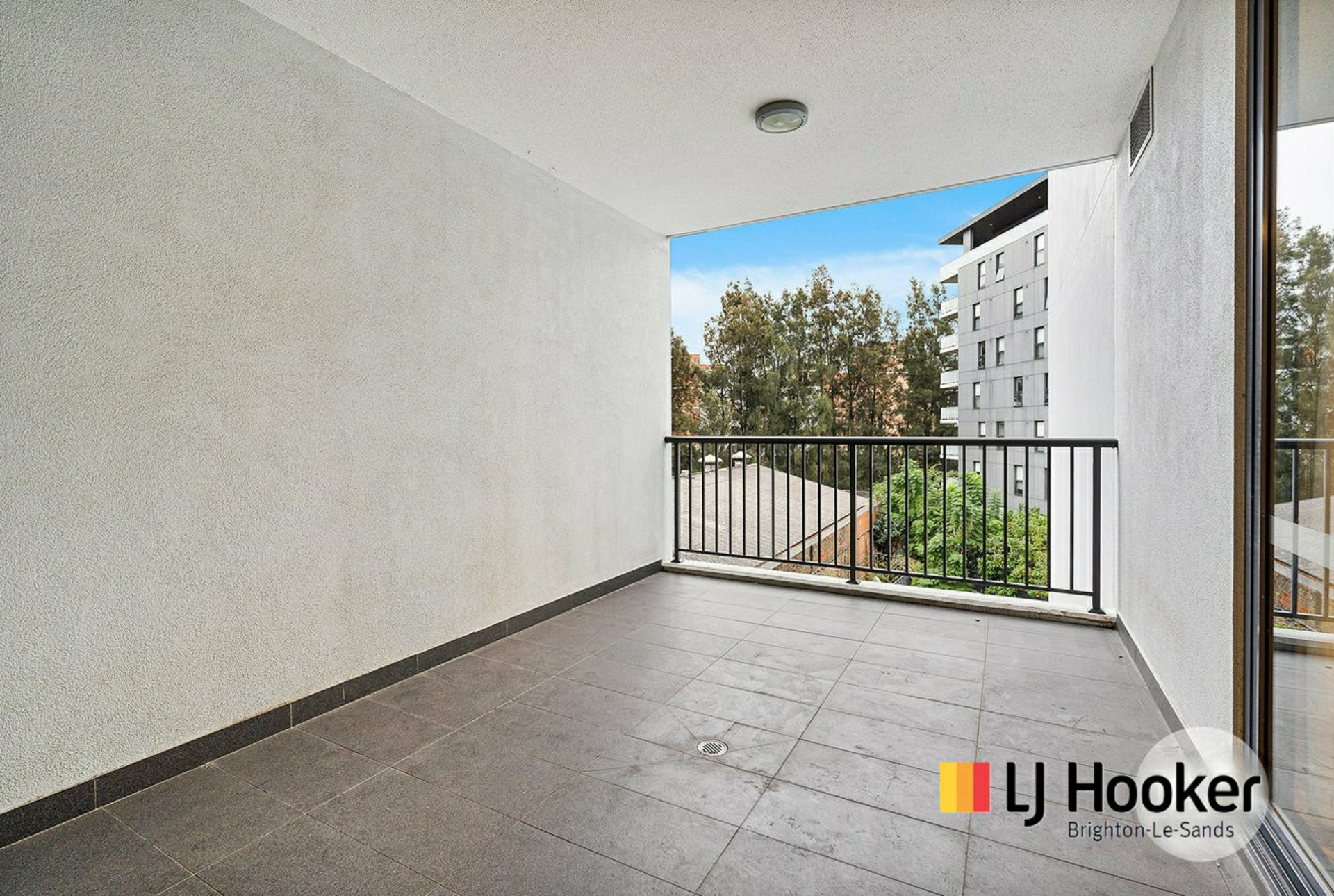 302/9-11 Arncliffe Street — photo 5 of 9
