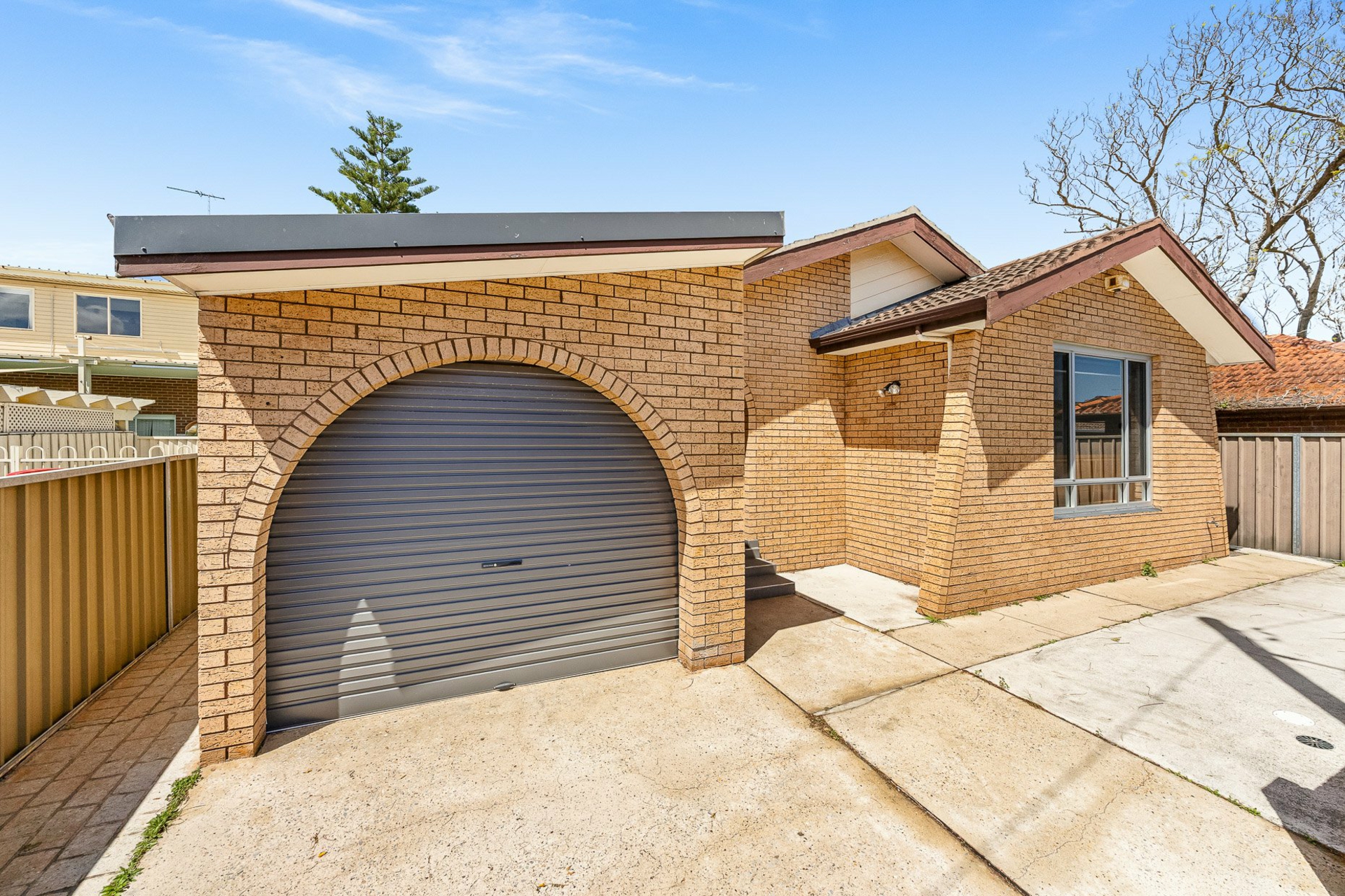 2/9 Crawford Road — photo 2 of 10
