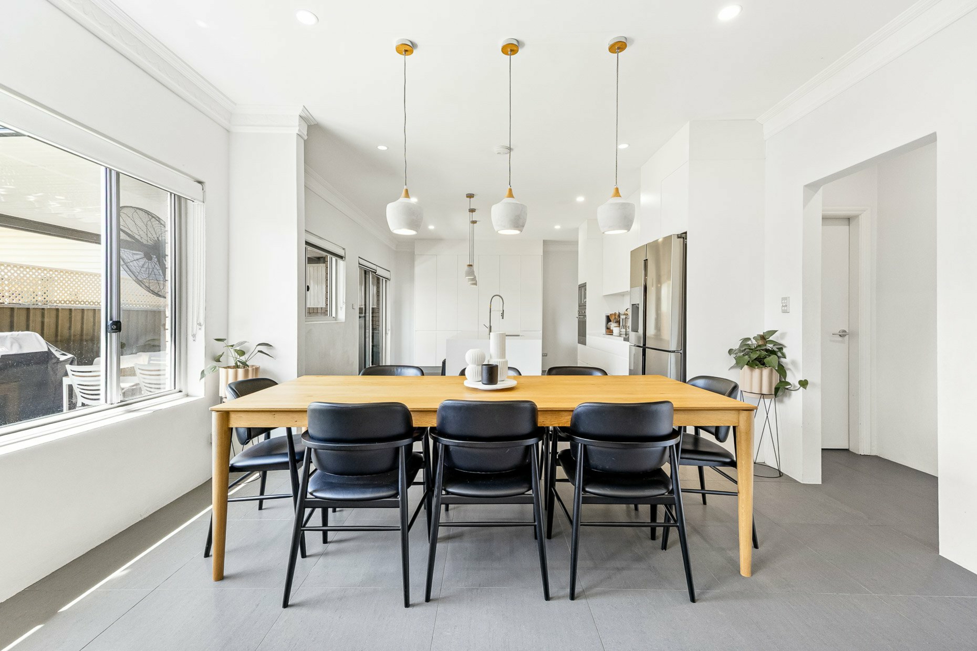 2/9 Crawford Road — photo 3 of 10