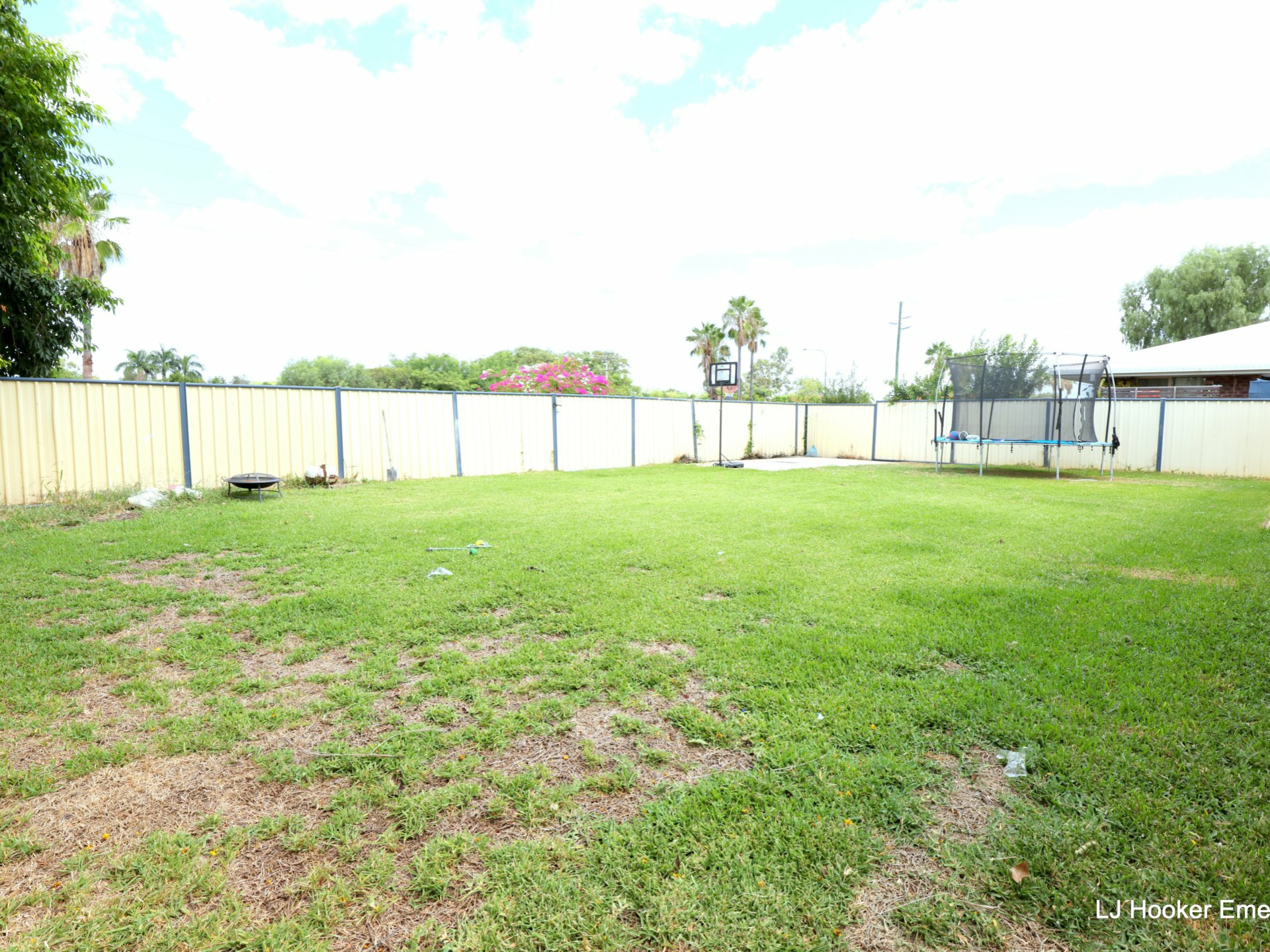 10 Cowan Crescent Emerald QLD
