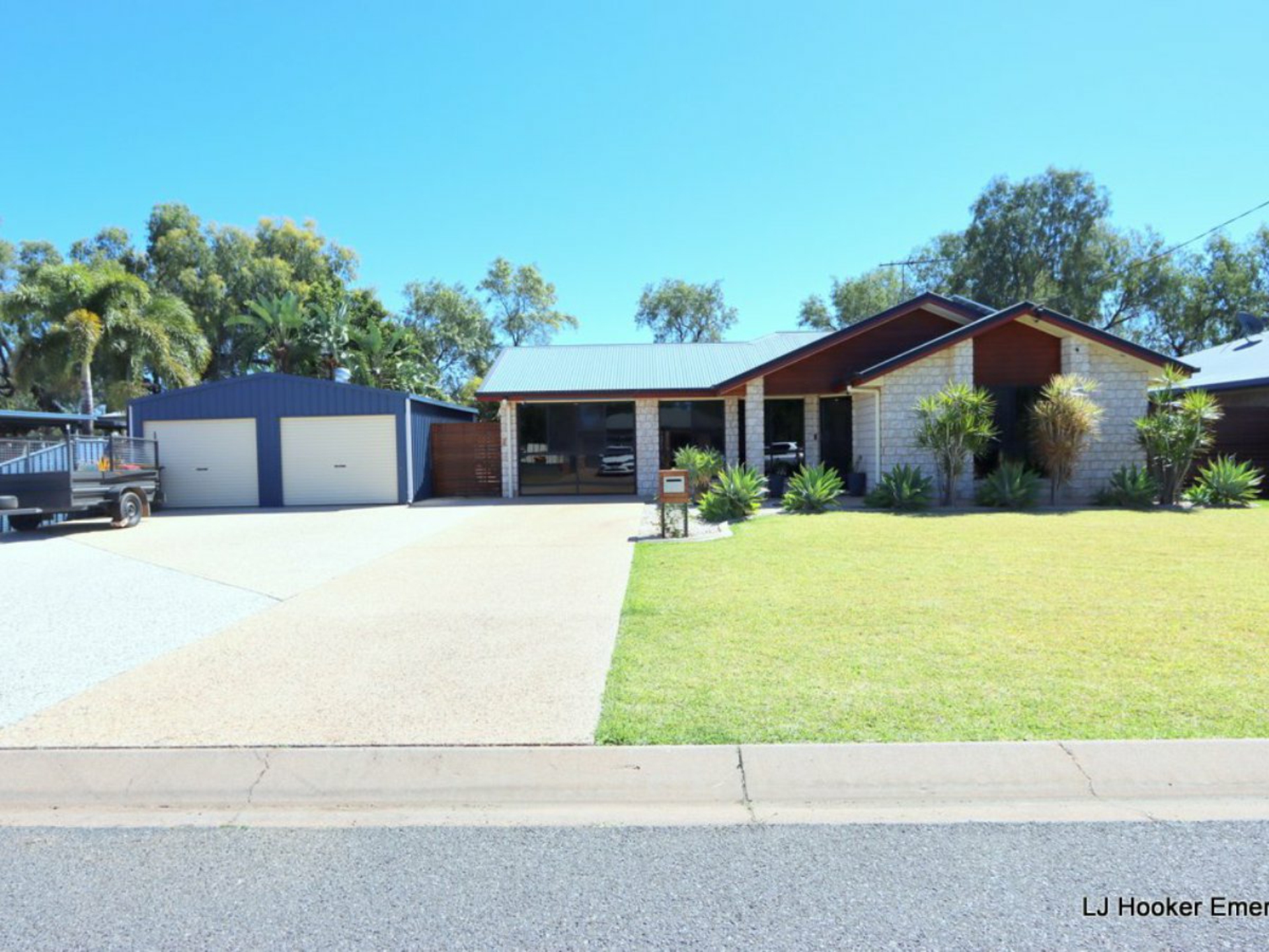 17 Vicki Close Emerald QLD