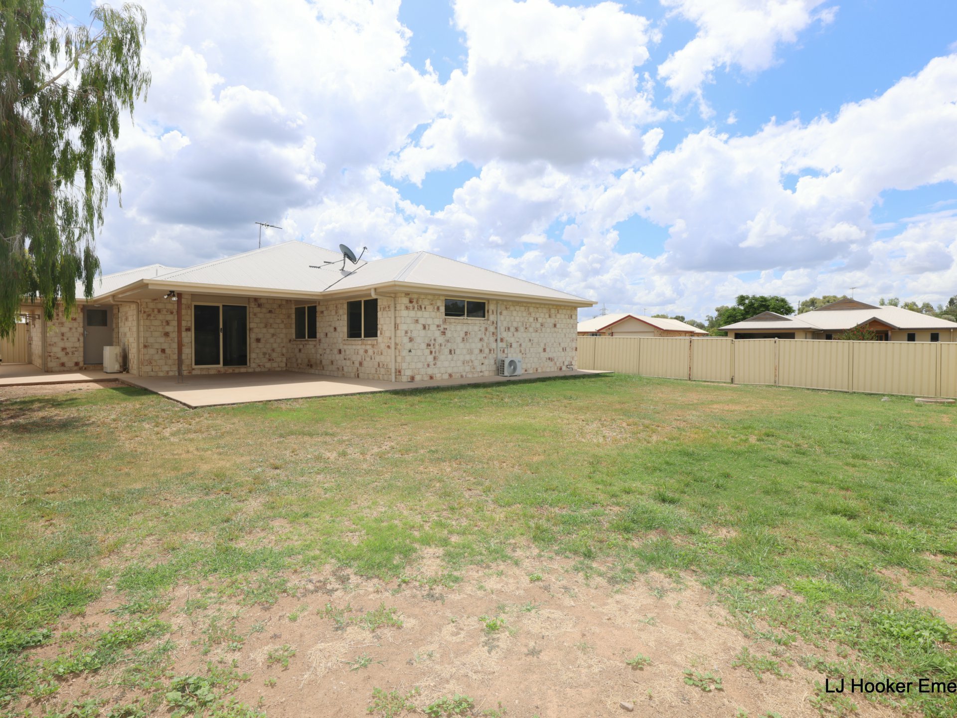 10 Blue Gums Drive Emerald QLD