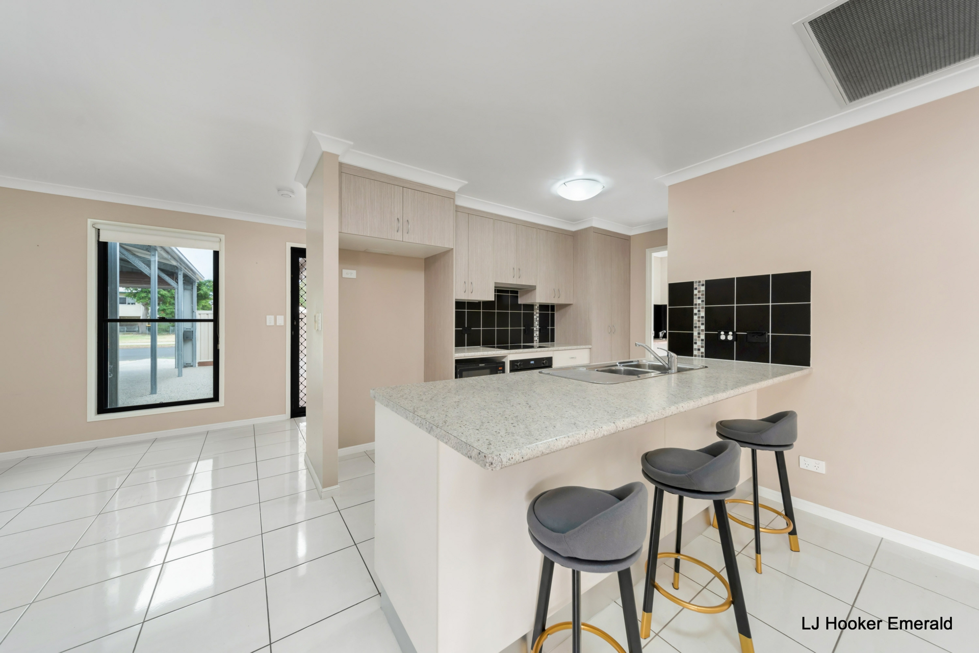 144 Opal Street, EMERALD