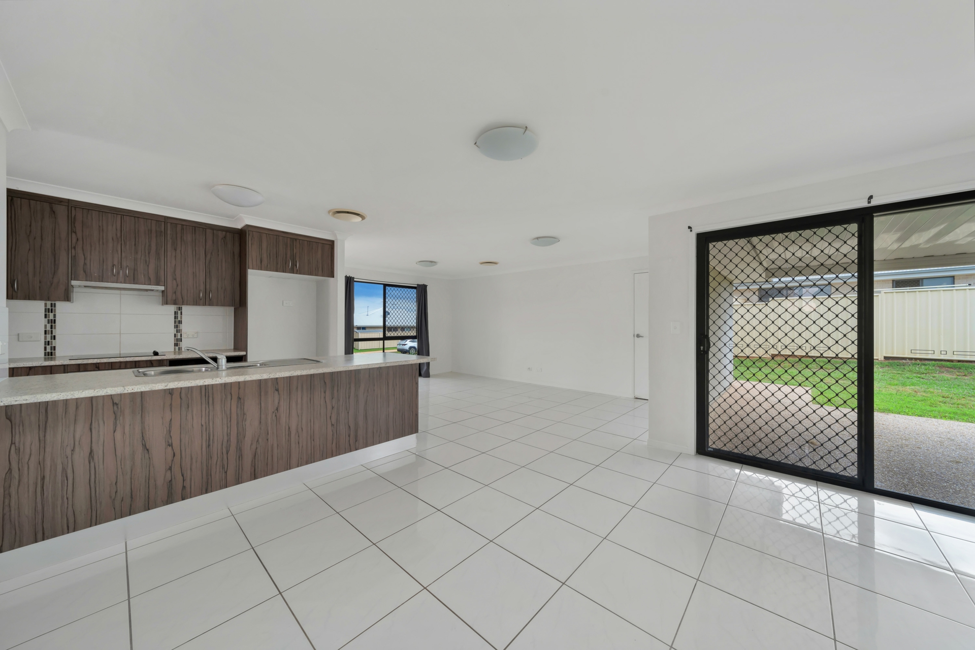 24 Scenic Drive, EMERALD
