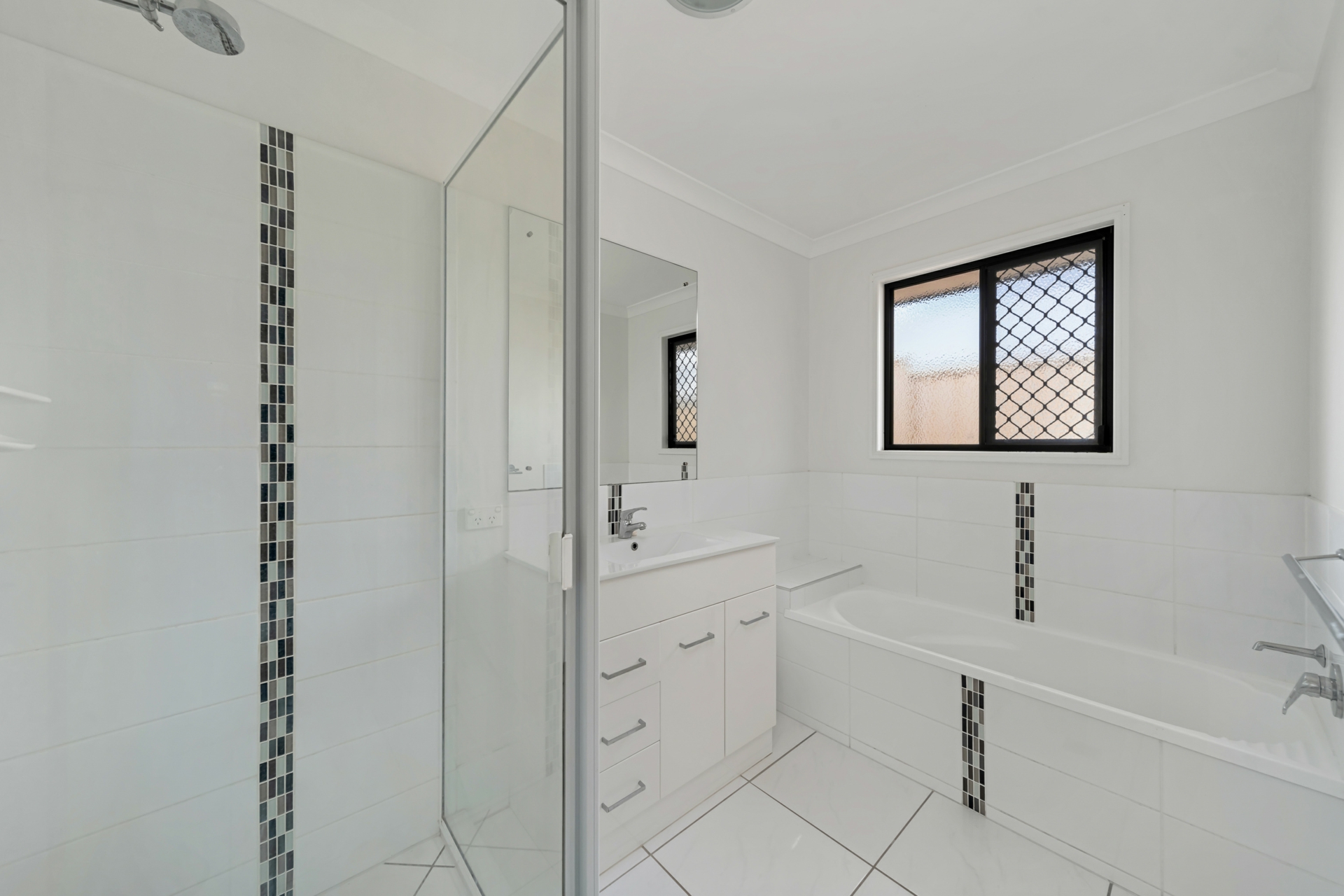 24 Scenic Drive, EMERALD