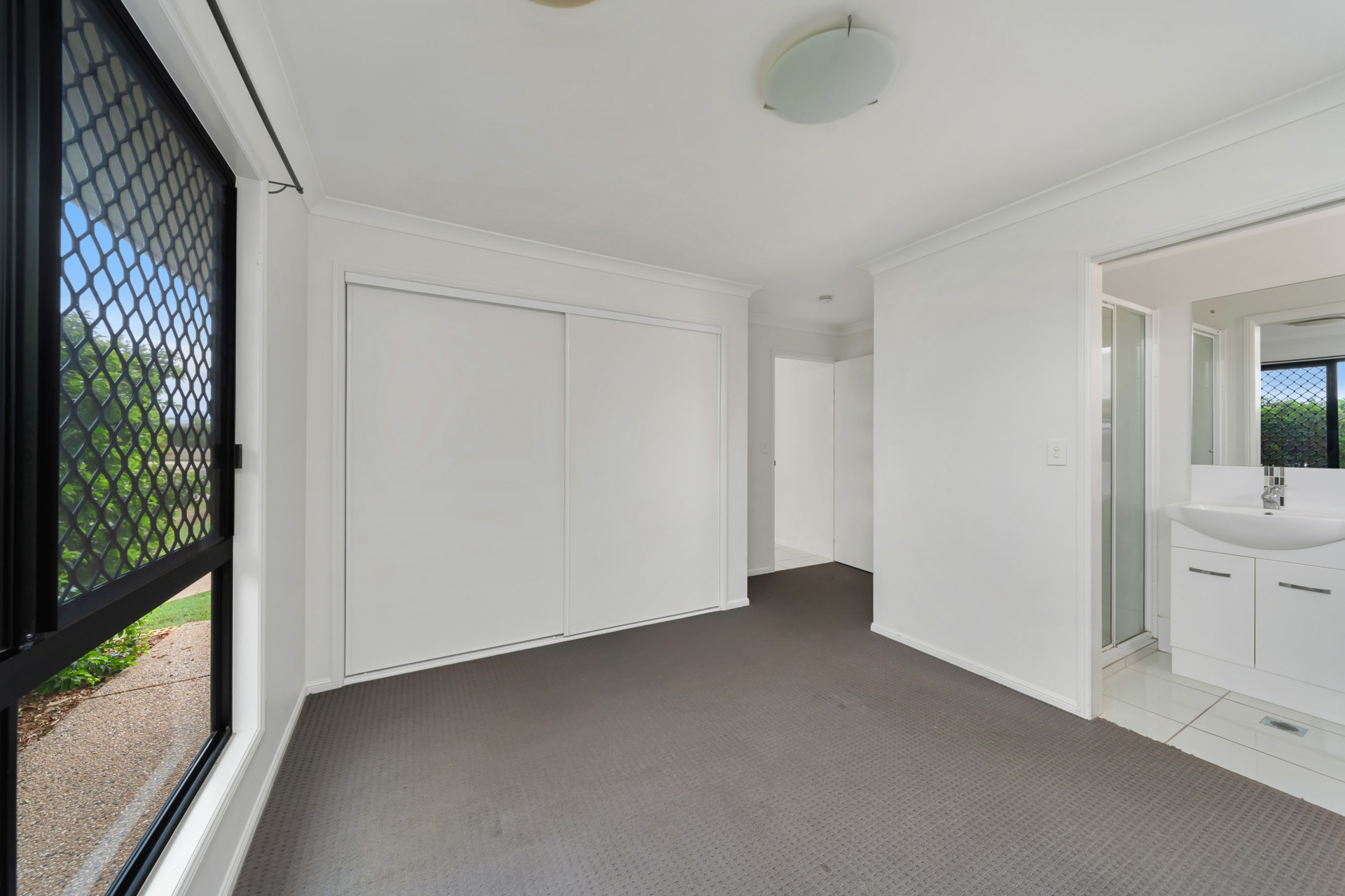 24 Scenic Drive, EMERALD