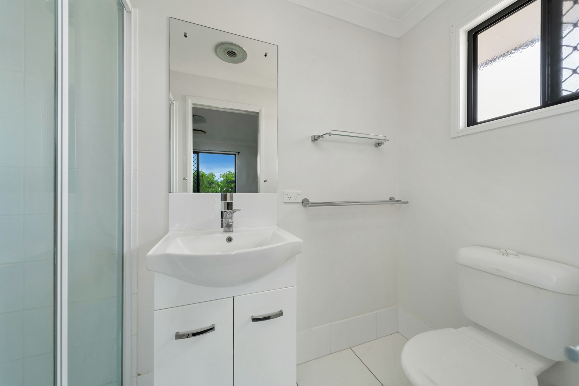 24 Scenic Drive, EMERALD