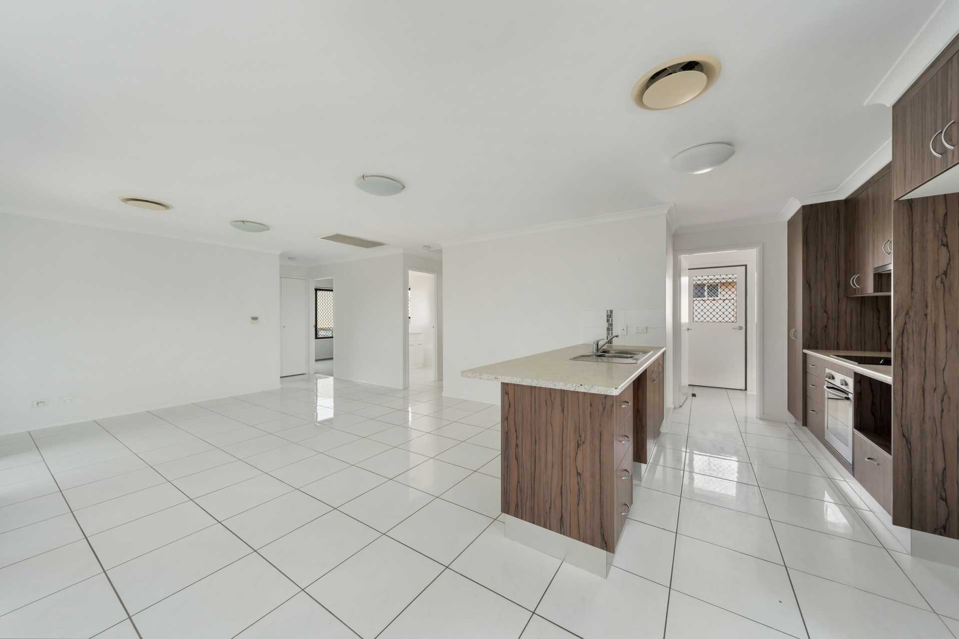 24 Scenic Drive, EMERALD