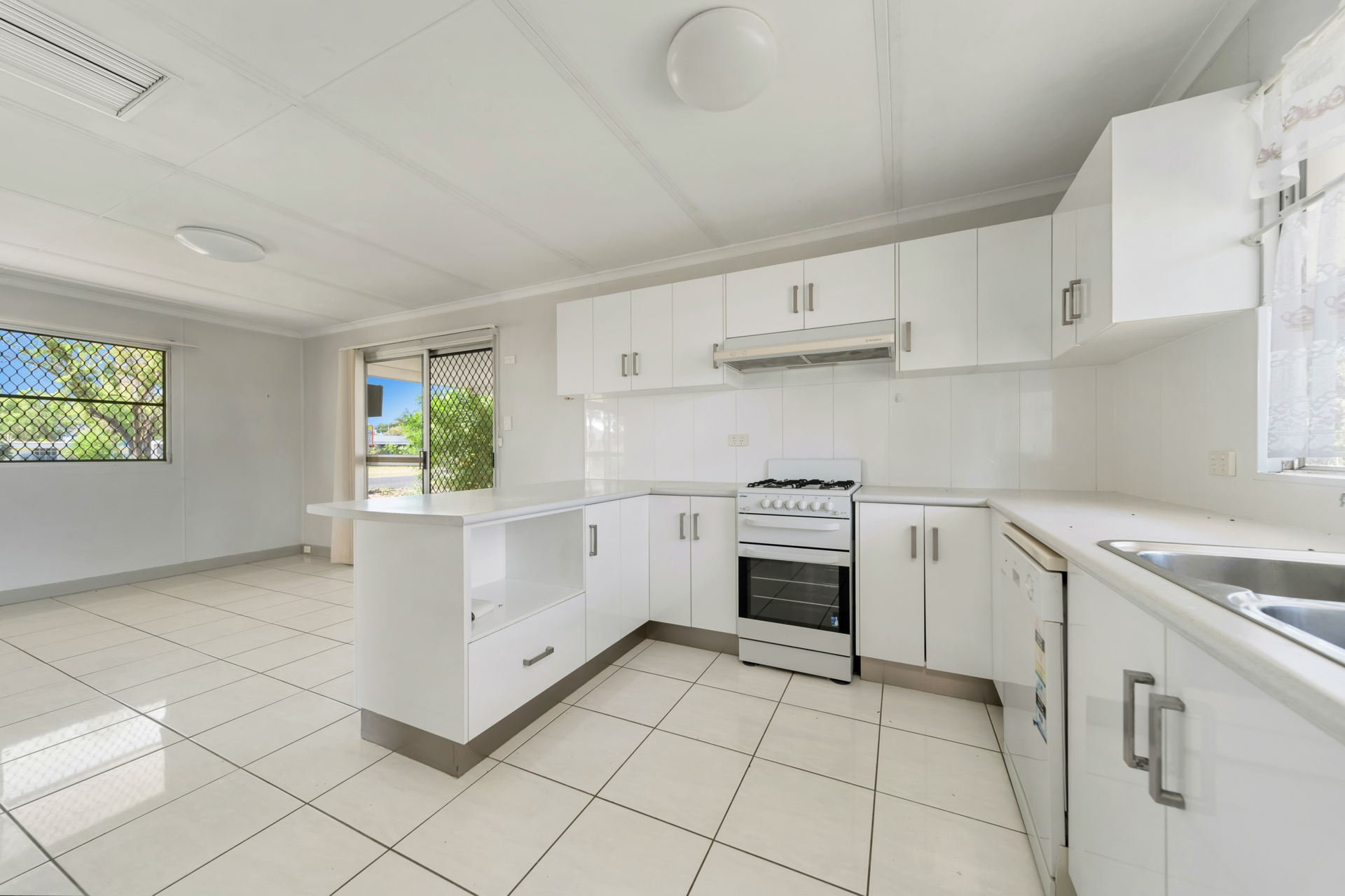 19 Sapphire Avenue, EMERALD