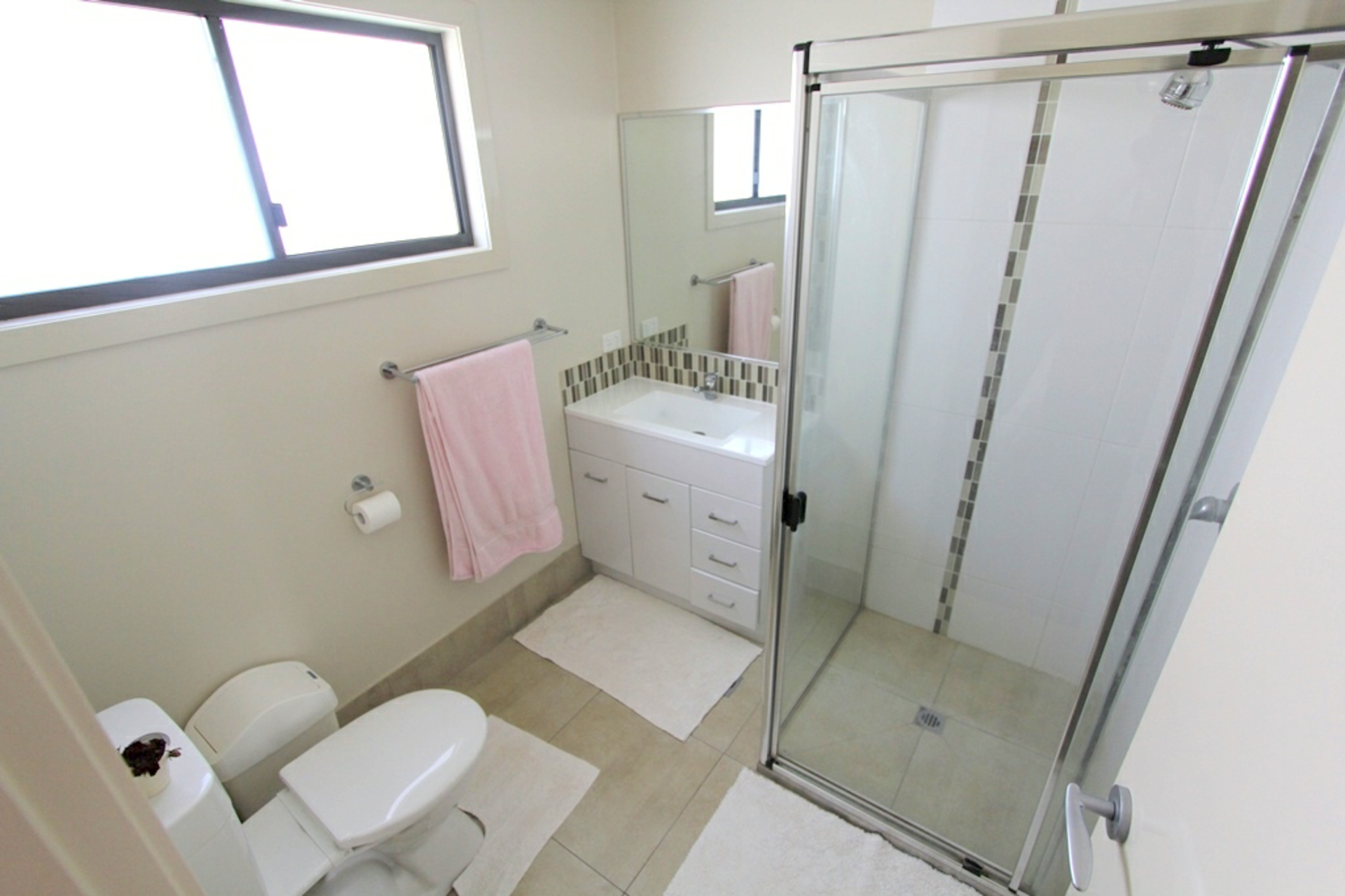 1/16 Lakeside Drive, EMERALD