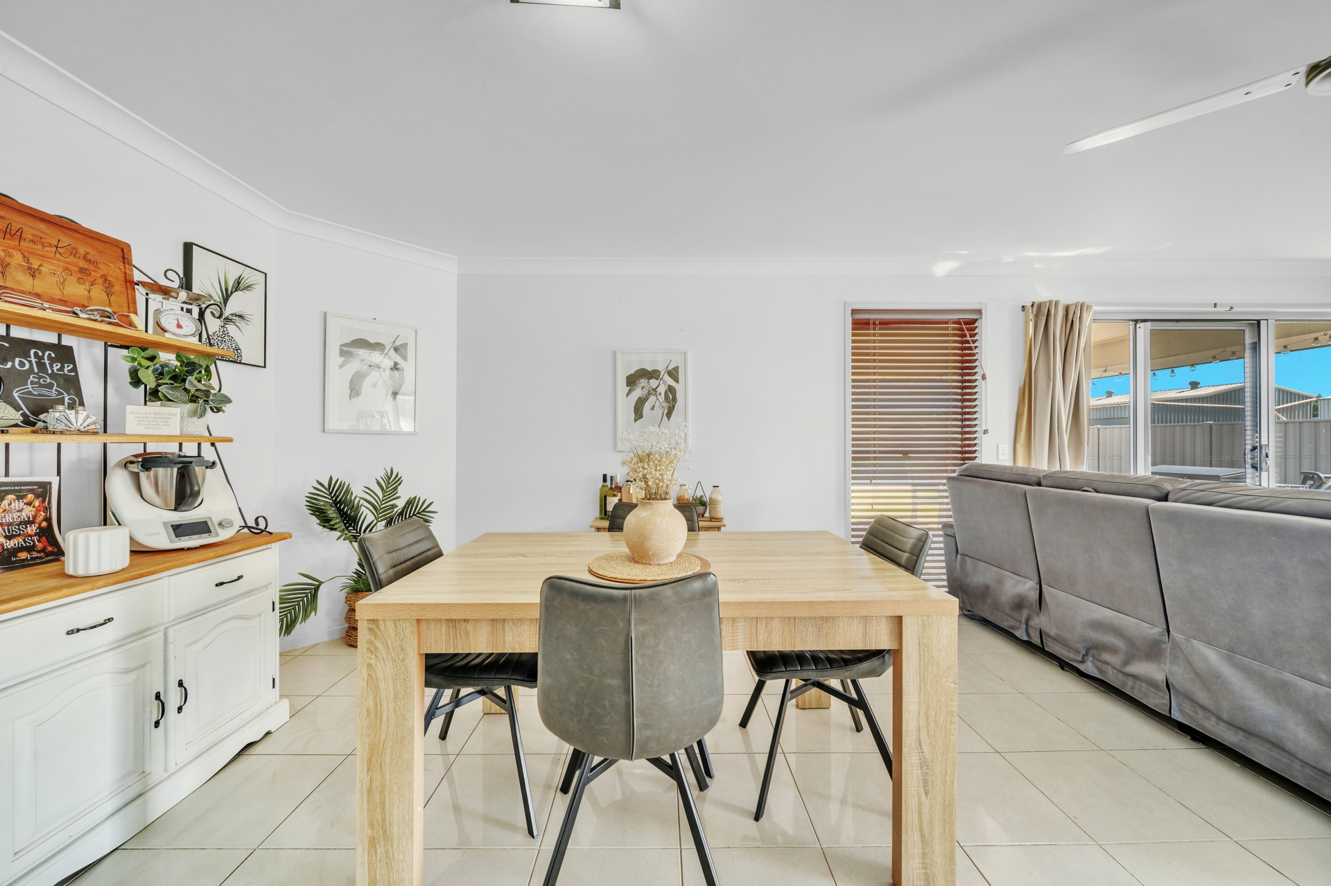 19 Lauren Drive — photo 5 of 18