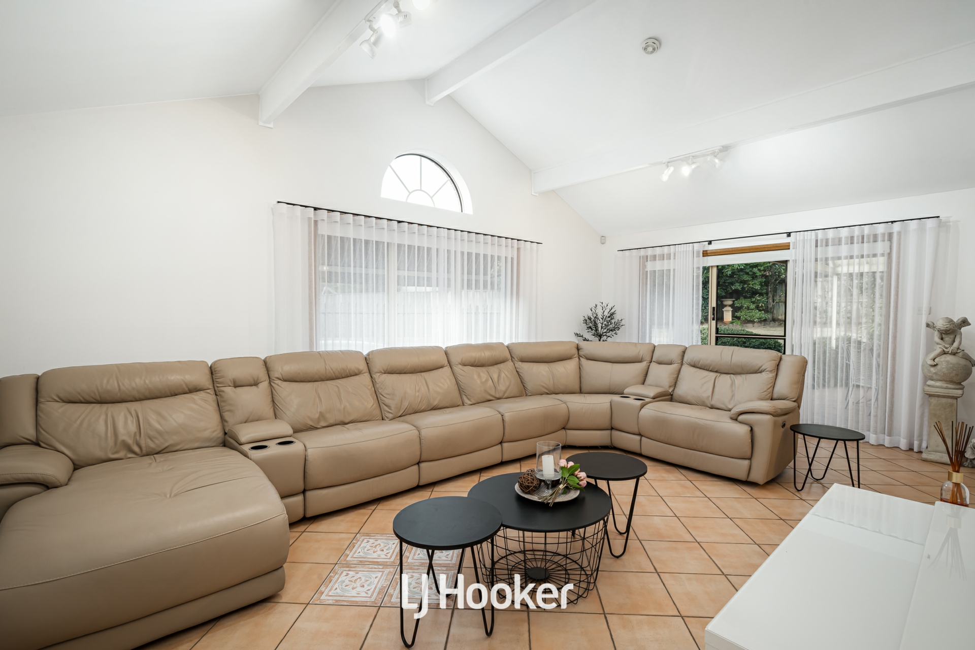 6 Charlotte Grove, BELLA VISTA