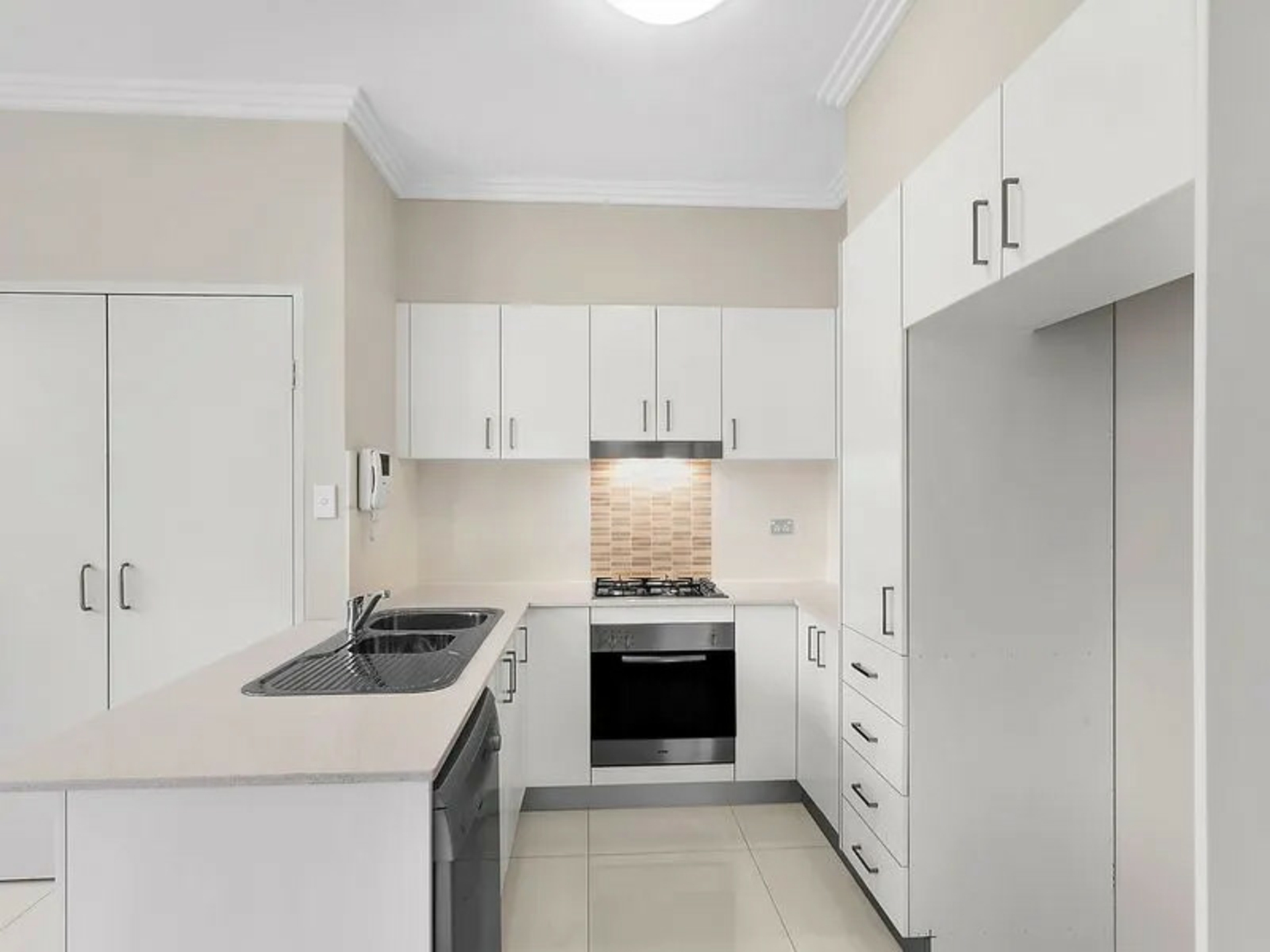 18/4-6 Darcy Road — photo 2 of 4