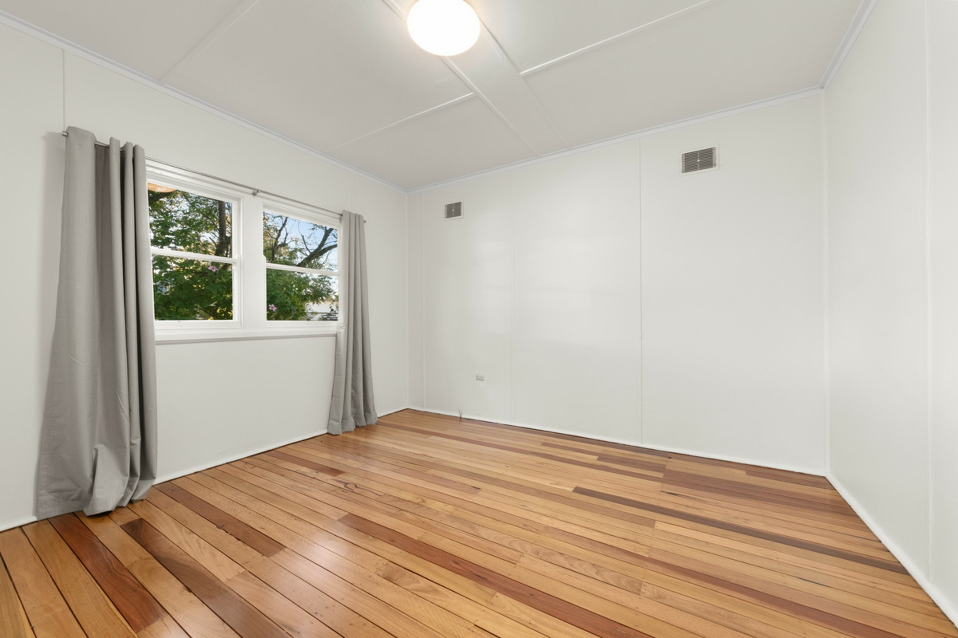 55 Banksia Street — photo 4 of 9