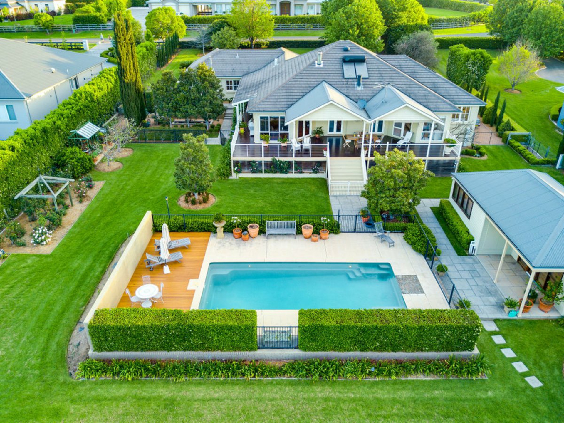 77 Sunnyside Drive, ELLIS LANE