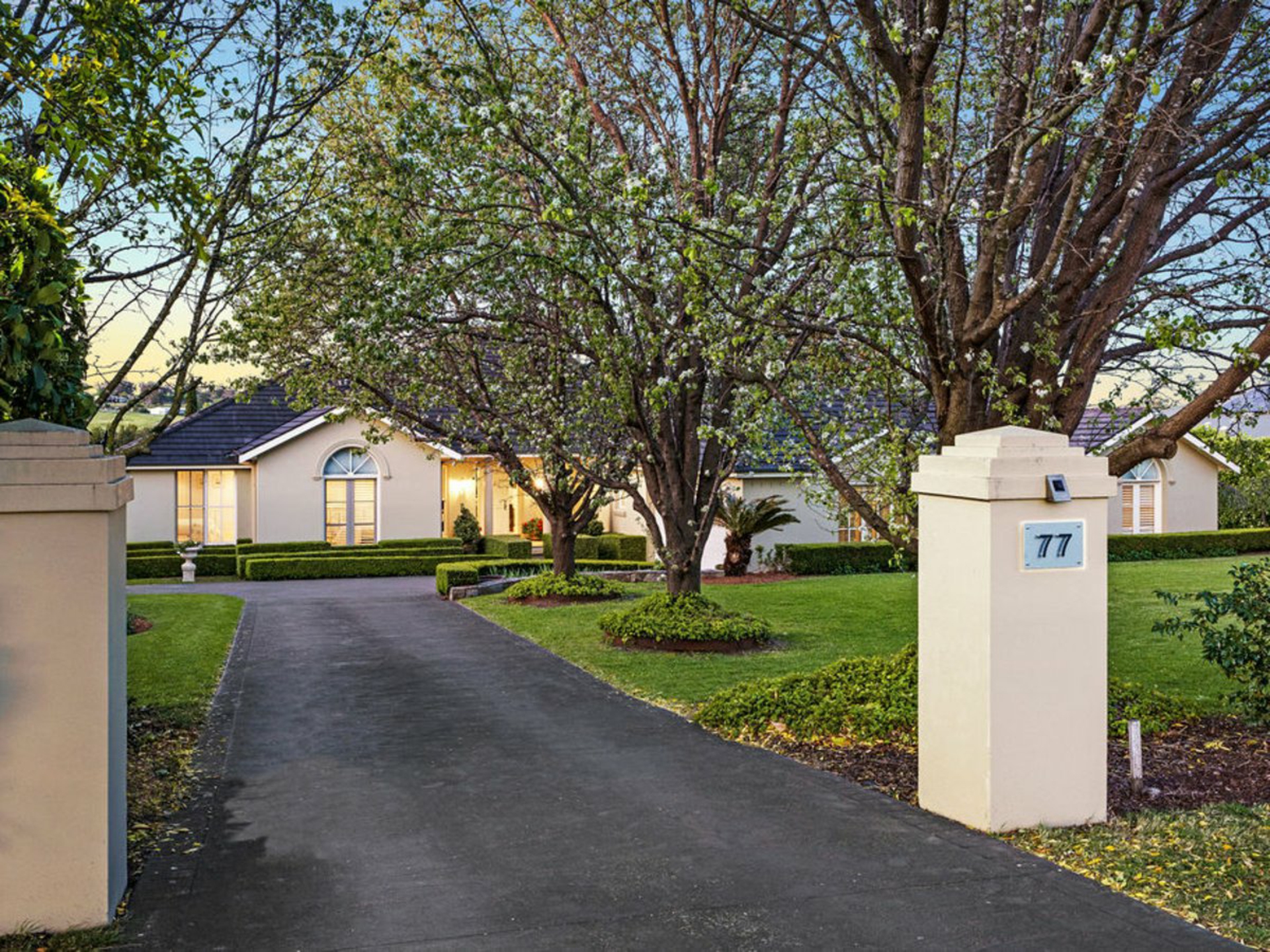 77 Sunnyside Drive, ELLIS LANE