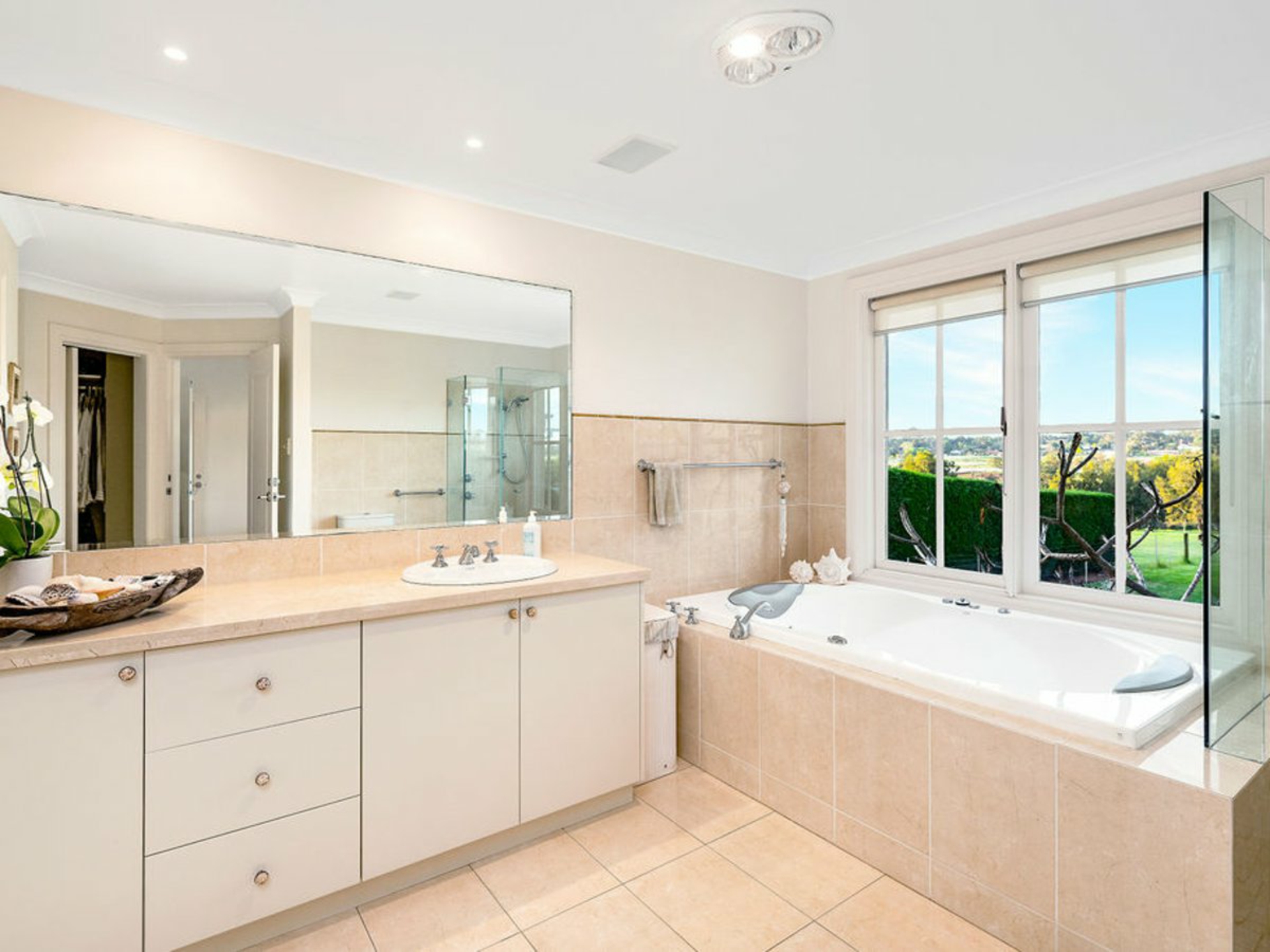 77 Sunnyside Drive, ELLIS LANE