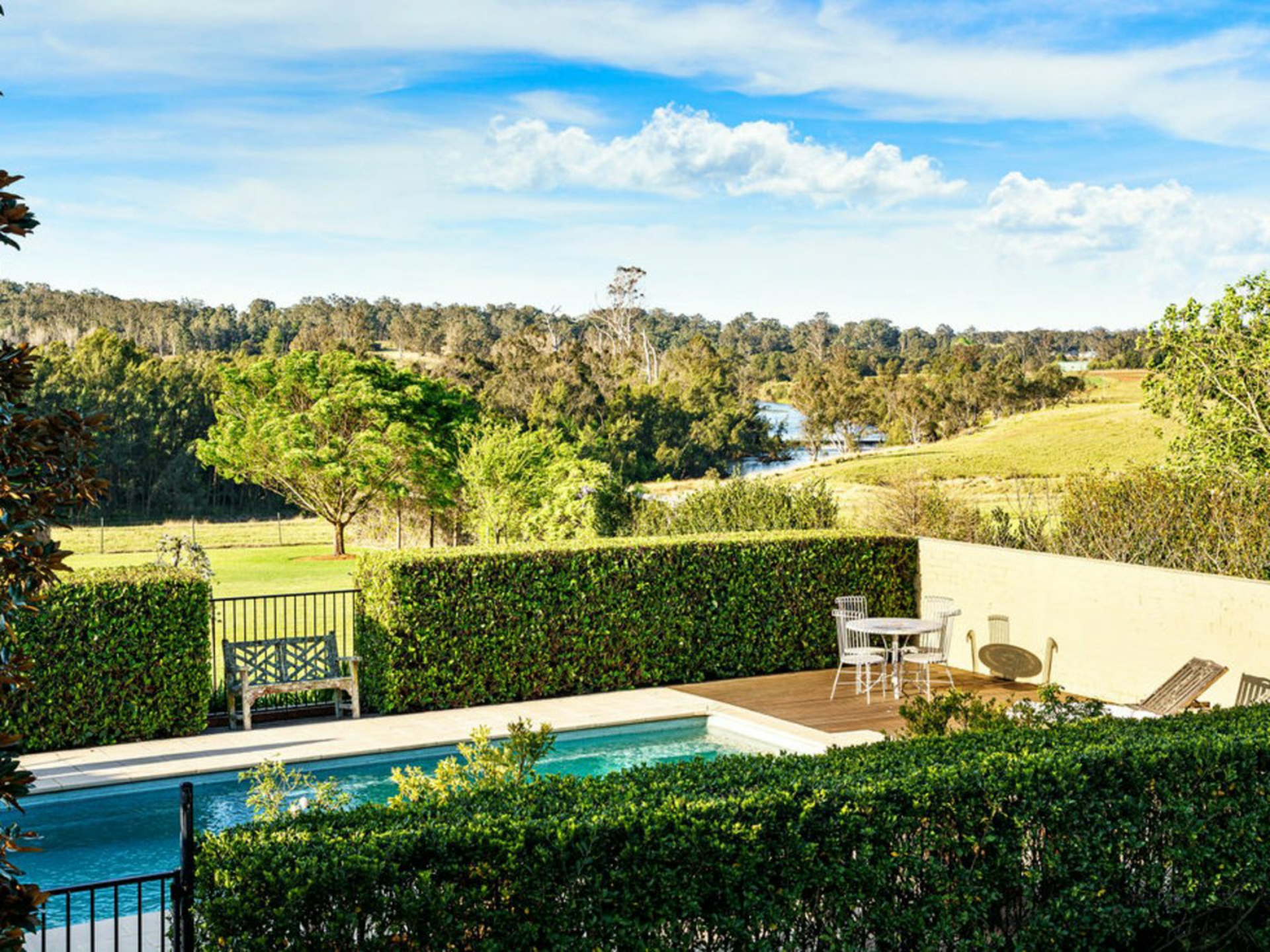 77 Sunnyside Drive, ELLIS LANE