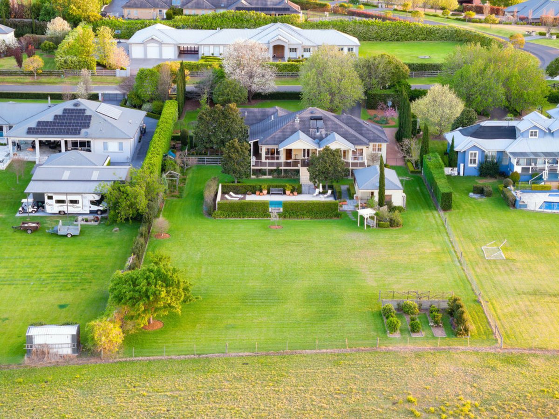 77 Sunnyside Drive, ELLIS LANE